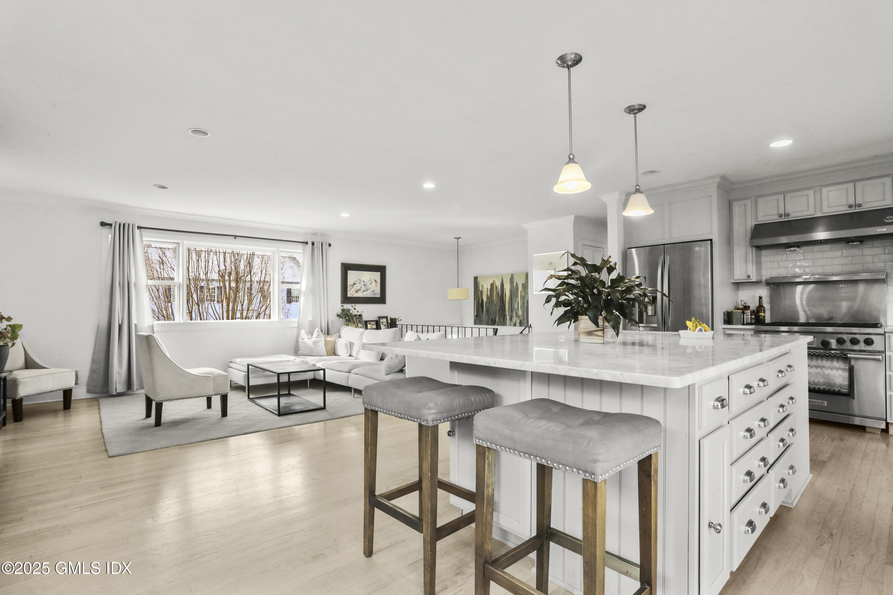 6 Meadowbank Road, Old Greenwich, Connecticut - 4 Bedrooms  
4 Bathrooms - 