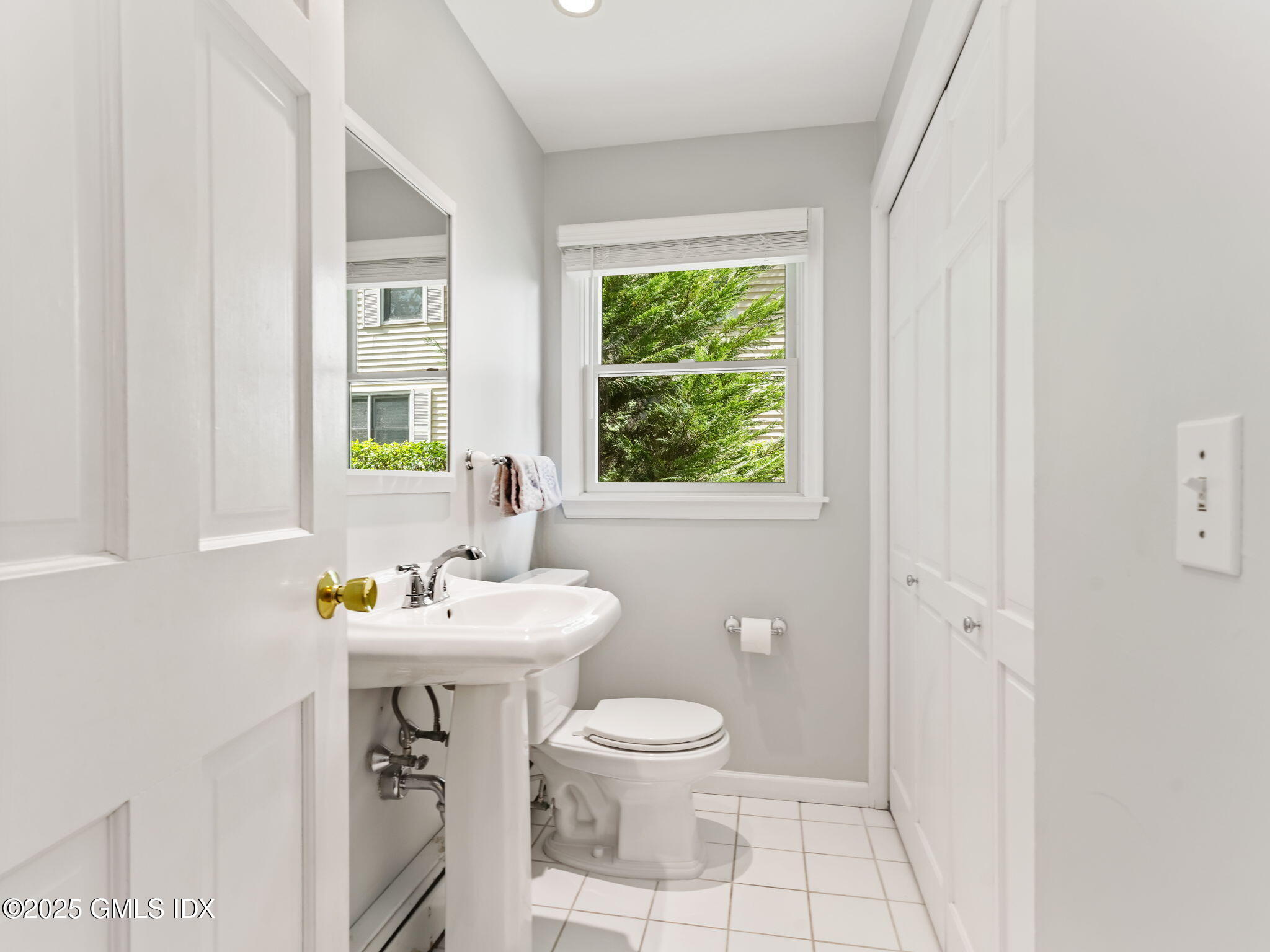 Riverside, Connecticut 06878, United States, 4 Bedrooms Bedrooms, ,3 BathroomsBathrooms,Residential,Active,200796