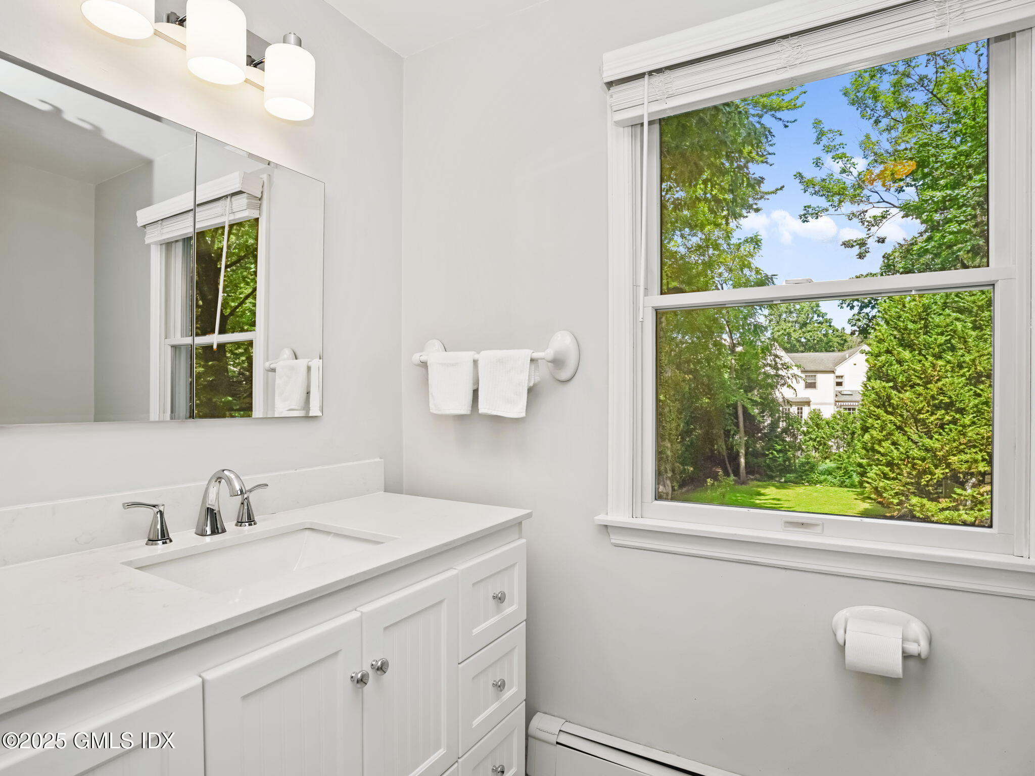 Riverside, Connecticut 06878, United States, 4 Bedrooms Bedrooms, ,3 BathroomsBathrooms,Residential,Active,200796