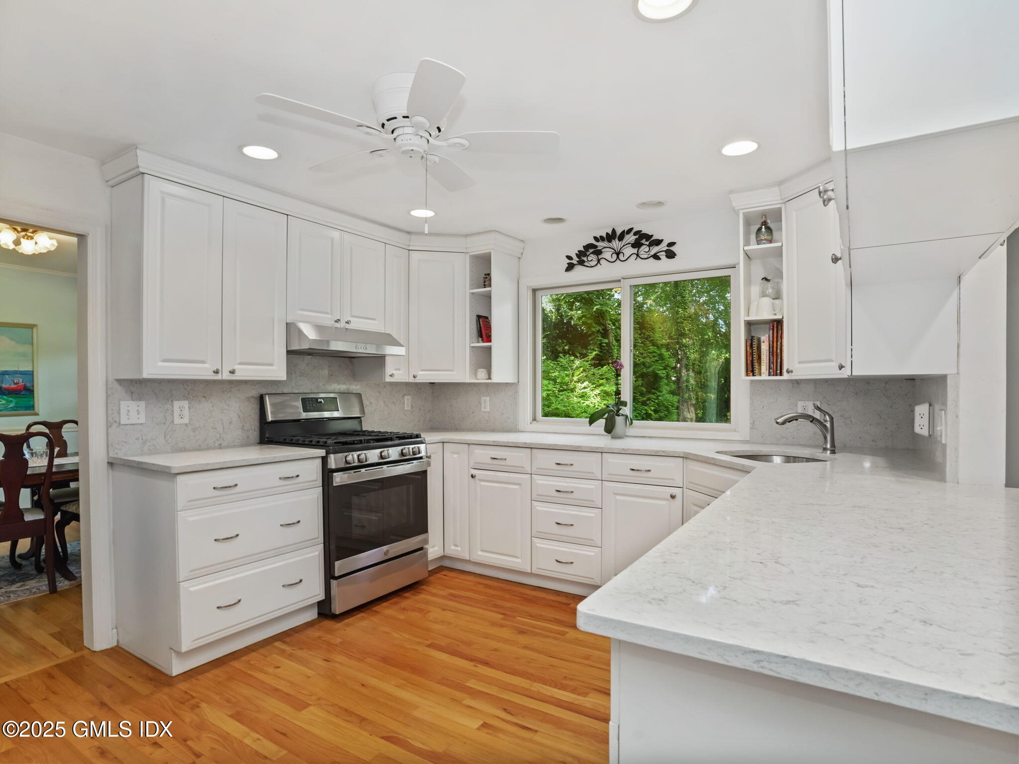 Riverside, Connecticut 06878, United States, 4 Bedrooms Bedrooms, ,3 BathroomsBathrooms,Residential,Active,200796