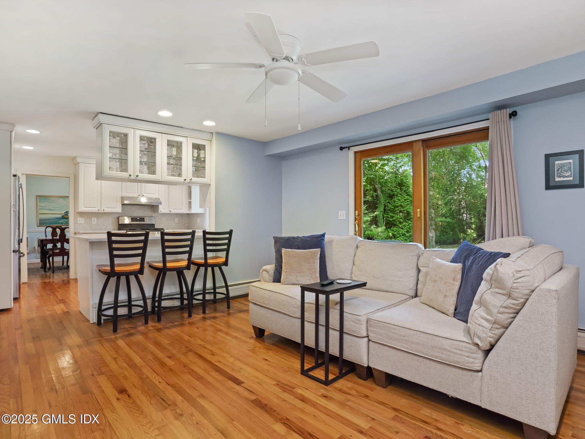 Riverside, Connecticut 06878, United States, 4 Bedrooms Bedrooms, ,3 BathroomsBathrooms,Residential,Active,200796