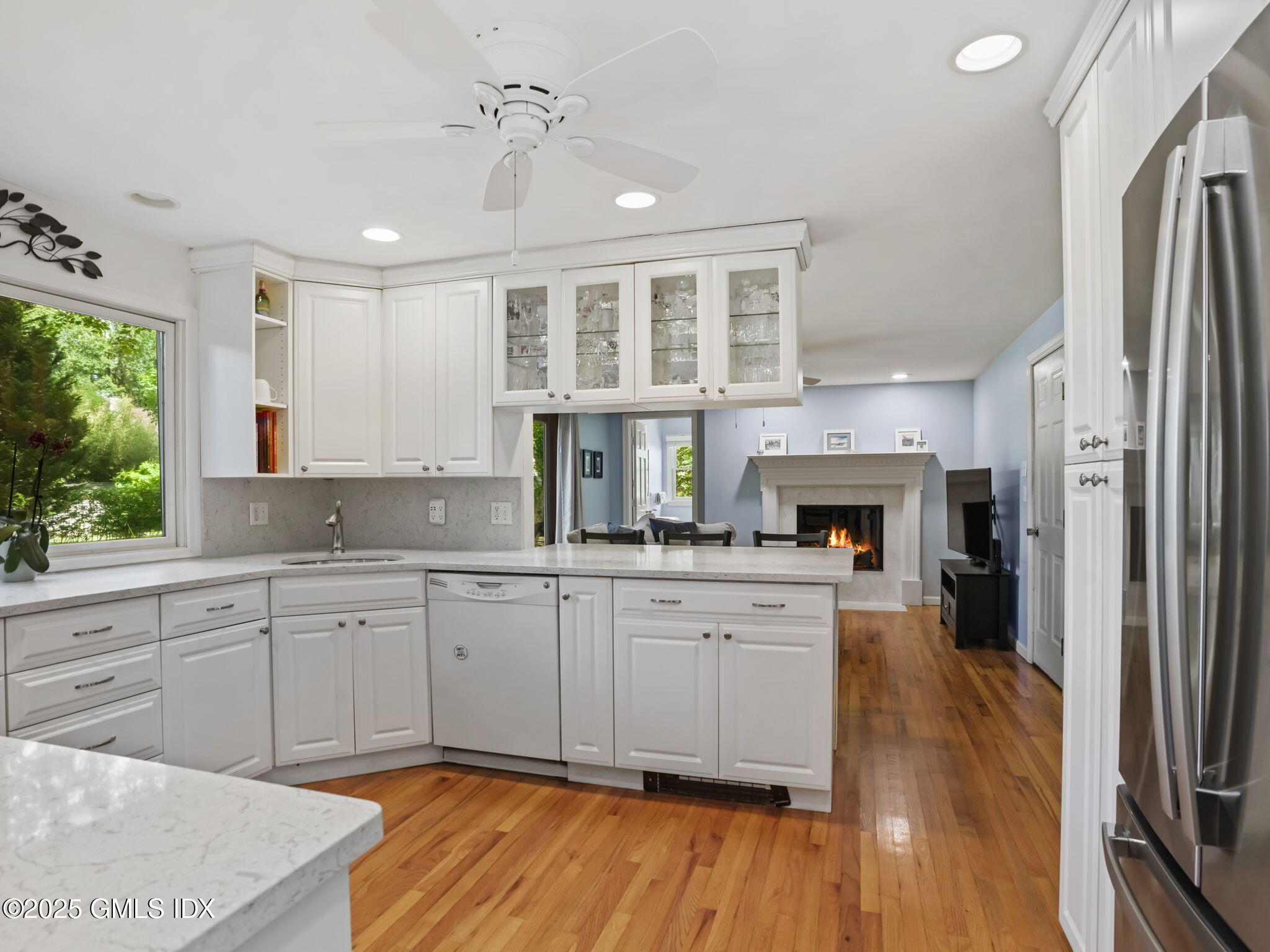 Riverside, Connecticut 06878, United States, 4 Bedrooms Bedrooms, ,3 BathroomsBathrooms,Residential,Active,200796