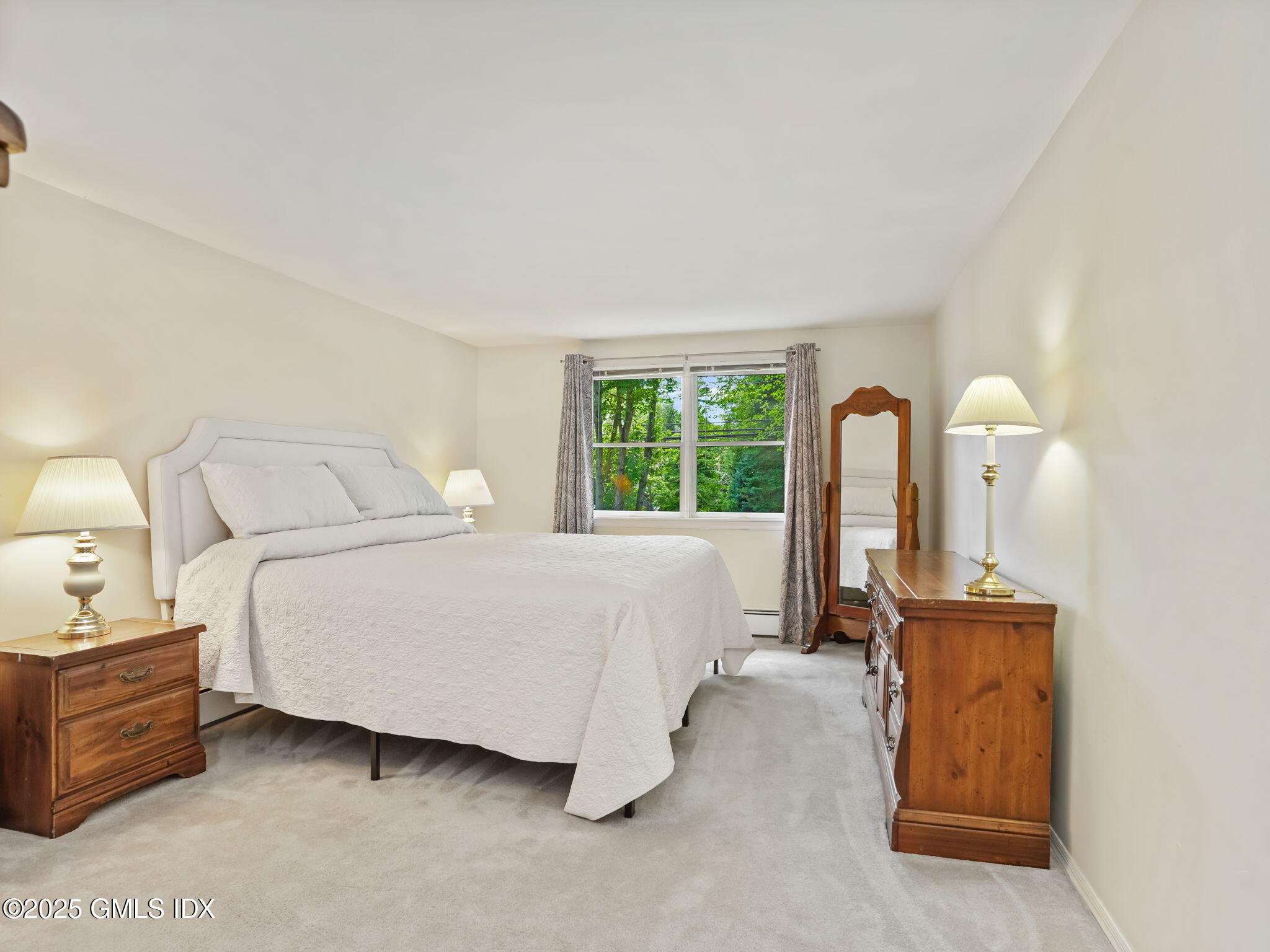 Riverside, Connecticut 06878, United States, 4 Bedrooms Bedrooms, ,3 BathroomsBathrooms,Residential,Active,200796