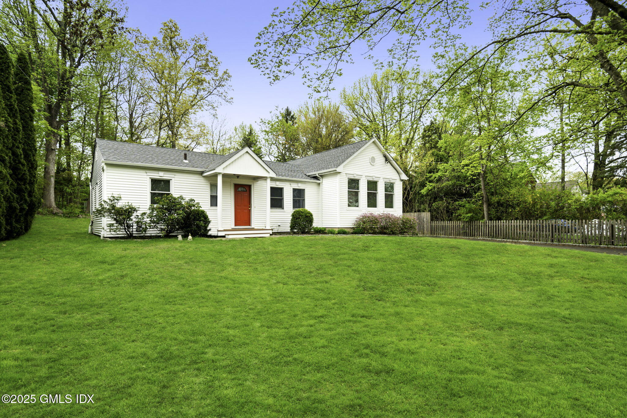 Rental Property at 33 Circle Drive, Greenwich, Connecticut - Bedrooms: 3 
Bathrooms: 2  - $6,500 MO.