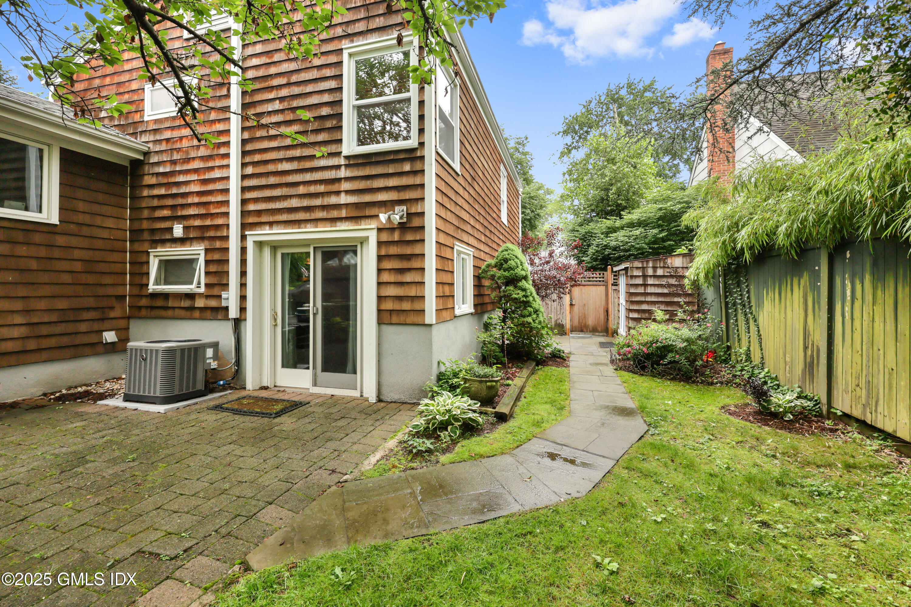 Riverside, Connecticut 06878, United States, 1 Bedroom Bedrooms, ,1 BathroomBathrooms,Residential,Active,156781