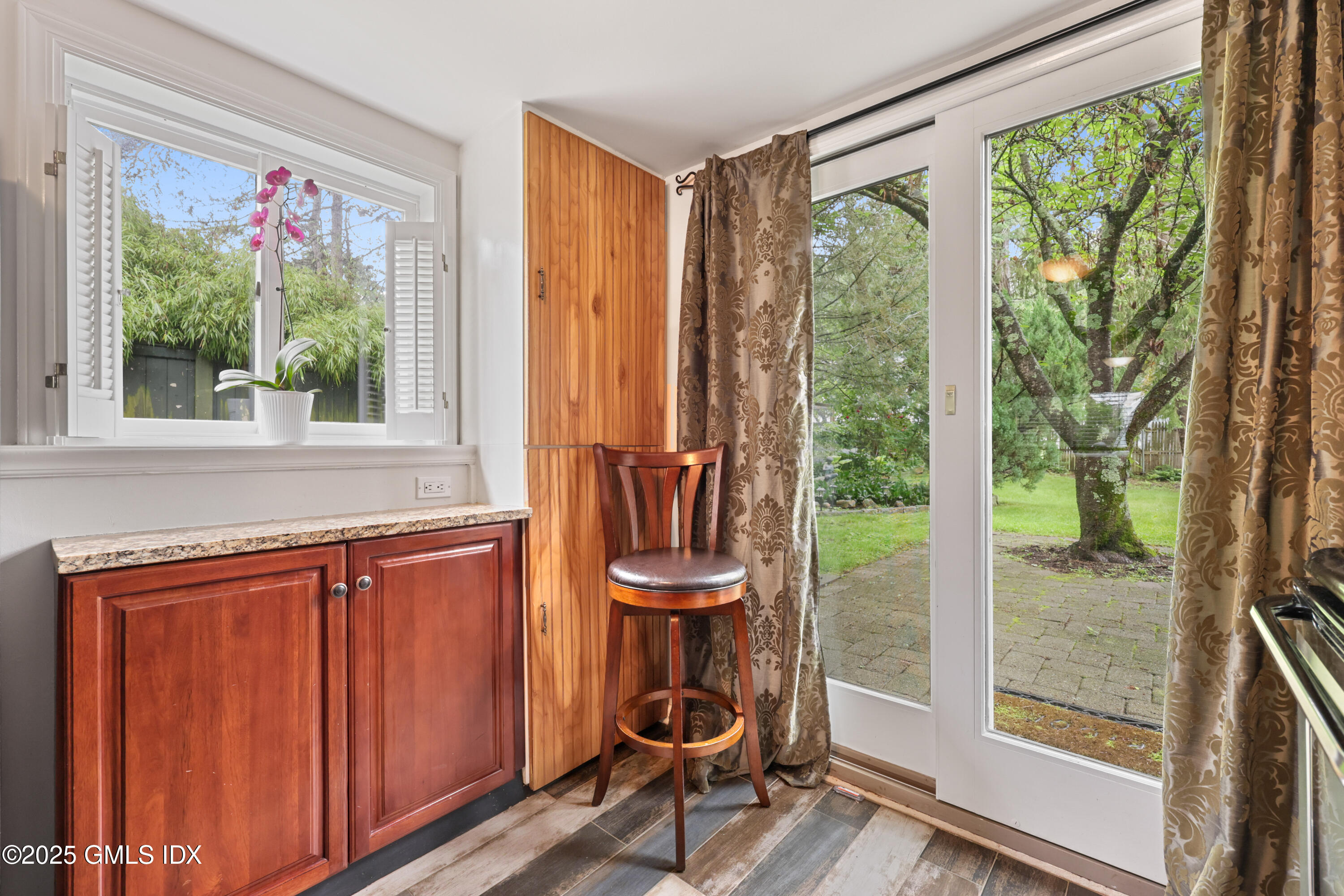 Riverside, Connecticut 06878, United States, 1 Bedroom Bedrooms, ,1 BathroomBathrooms,Residential,Active,156781