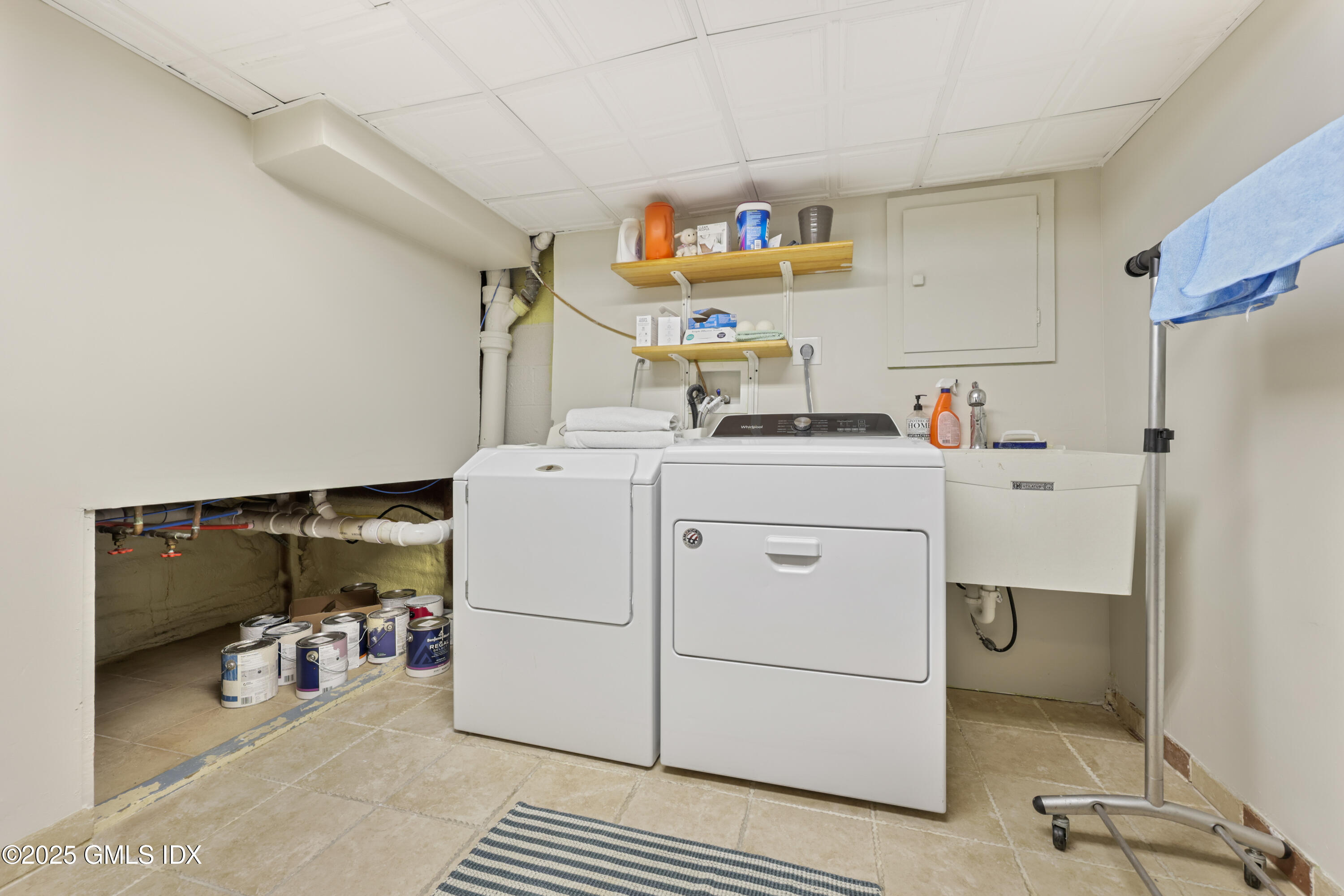 Riverside, Connecticut 06878, United States, 1 Bedroom Bedrooms, ,1 BathroomBathrooms,Residential,Active,156781