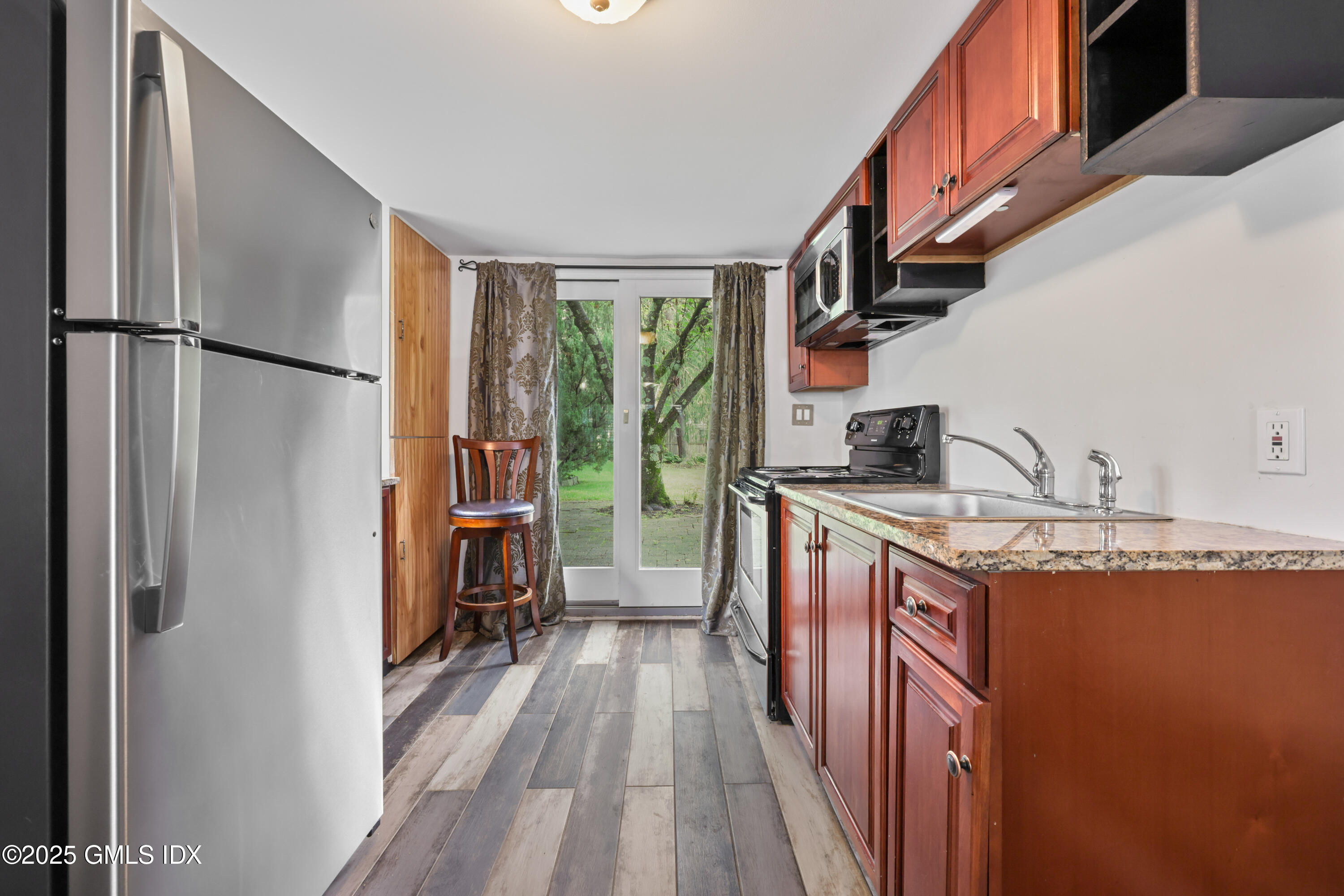 Riverside, Connecticut 06878, United States, 1 Bedroom Bedrooms, ,1 BathroomBathrooms,Residential,Active,156781