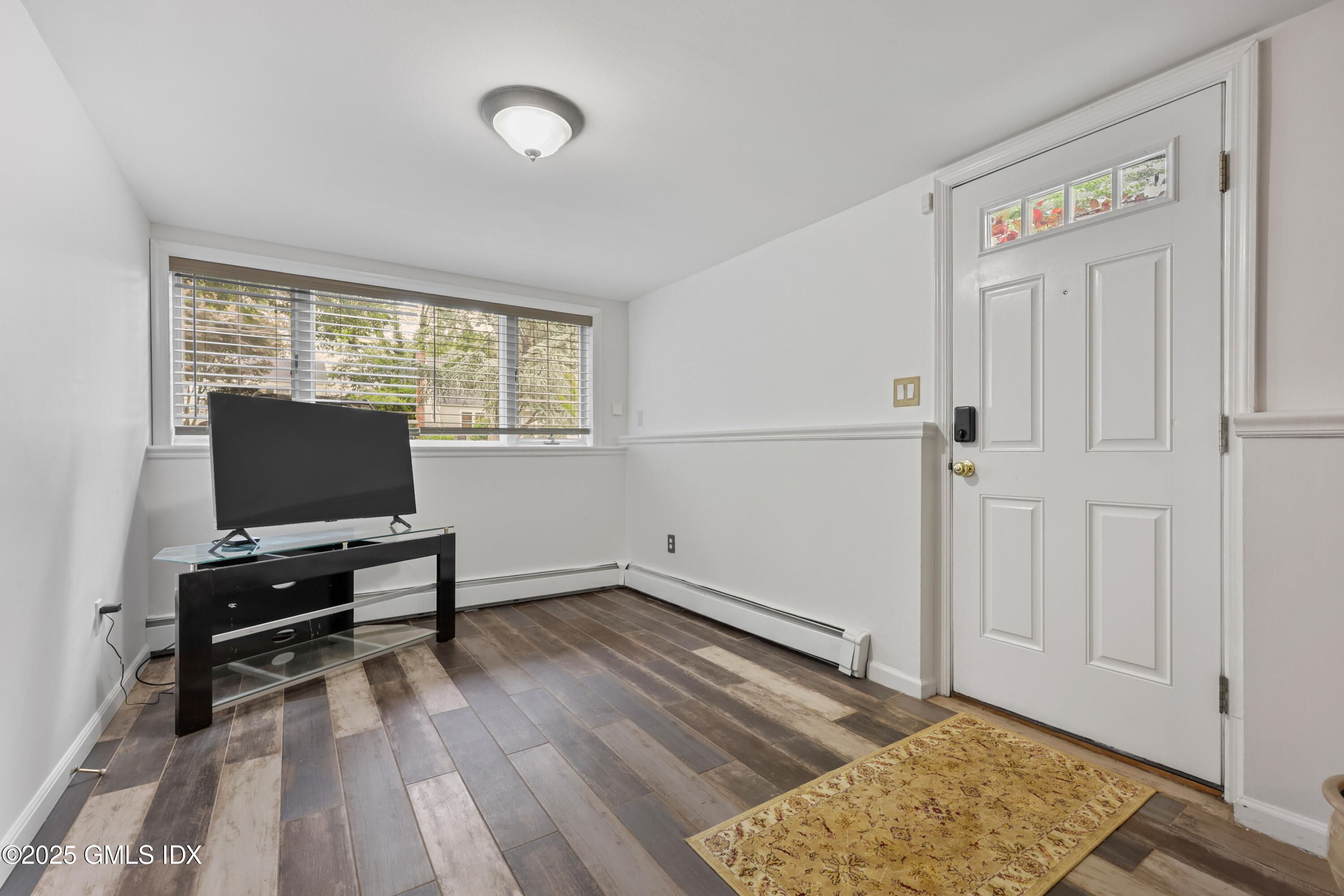 Riverside, Connecticut 06878, United States, 1 Bedroom Bedrooms, ,1 BathroomBathrooms,Residential,Active,156781