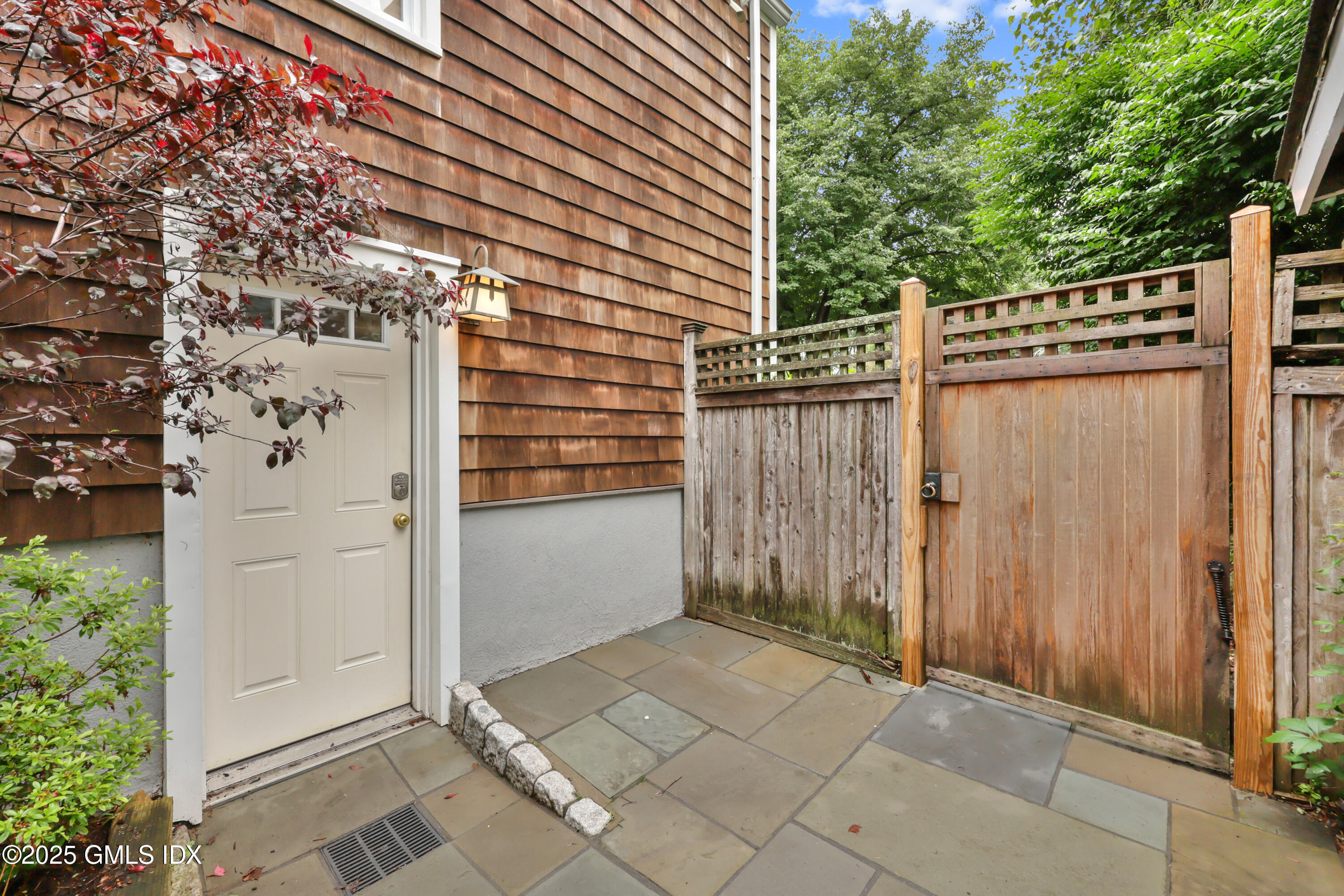 Riverside, Connecticut 06878, United States, 1 Bedroom Bedrooms, ,1 BathroomBathrooms,Residential,Active,156781