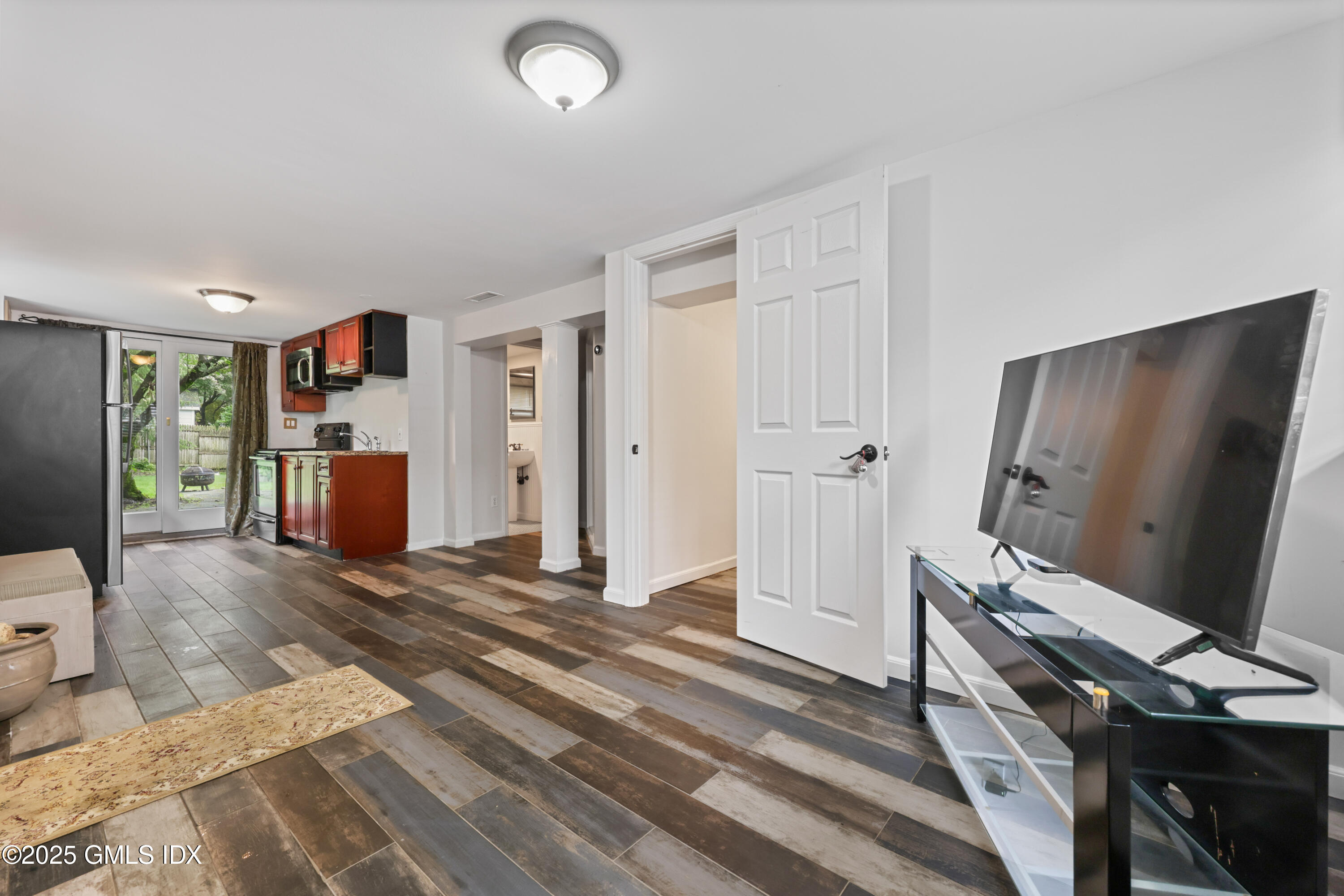 Riverside, Connecticut 06878, United States, 1 Bedroom Bedrooms, ,1 BathroomBathrooms,Residential,Active,156781