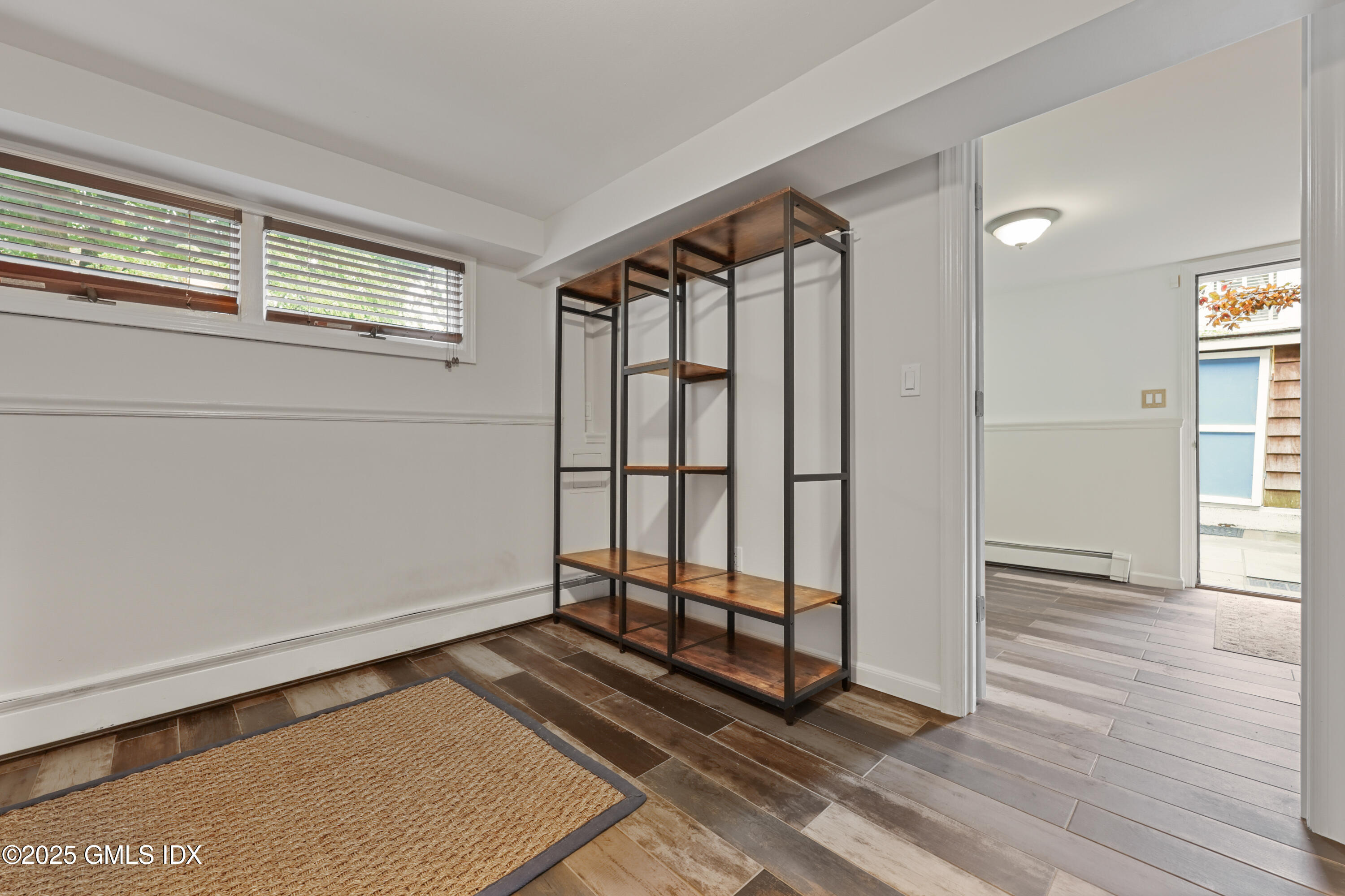 Riverside, Connecticut 06878, United States, 1 Bedroom Bedrooms, ,1 BathroomBathrooms,Residential,Active,156781