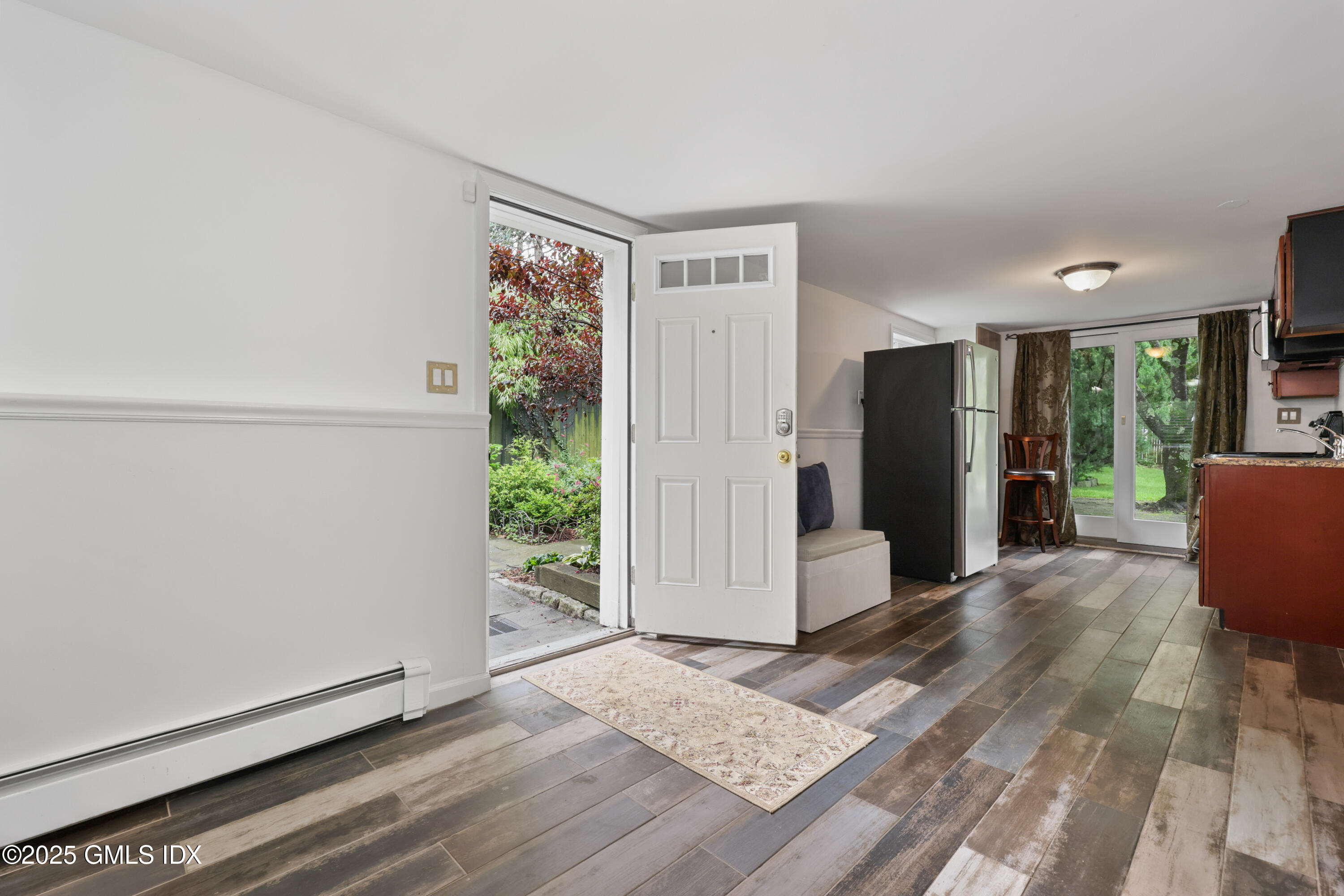 Riverside, Connecticut 06878, United States, 1 Bedroom Bedrooms, ,1 BathroomBathrooms,Residential,Active,156781