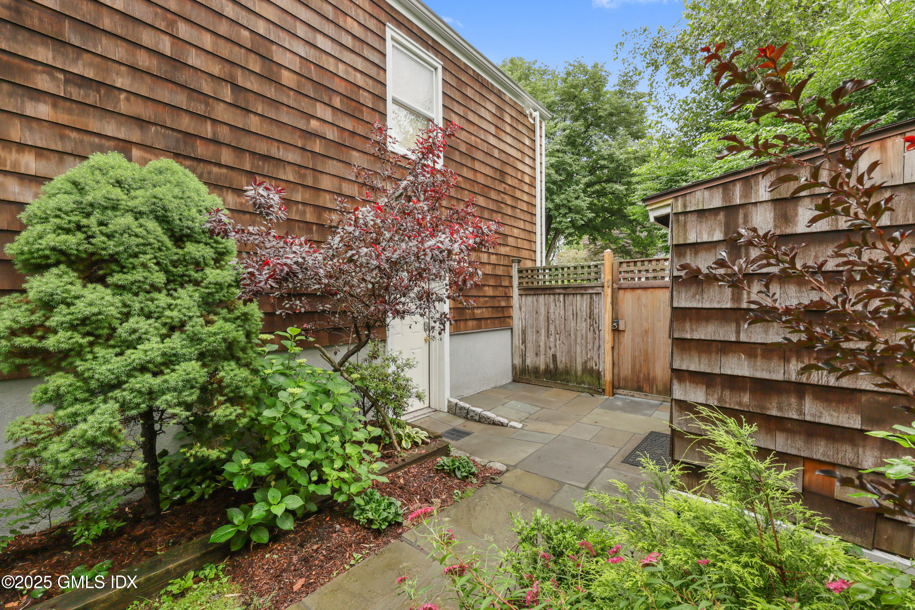 Riverside, Connecticut 06878, United States, 1 Bedroom Bedrooms, ,1 BathroomBathrooms,Residential,Active,156781