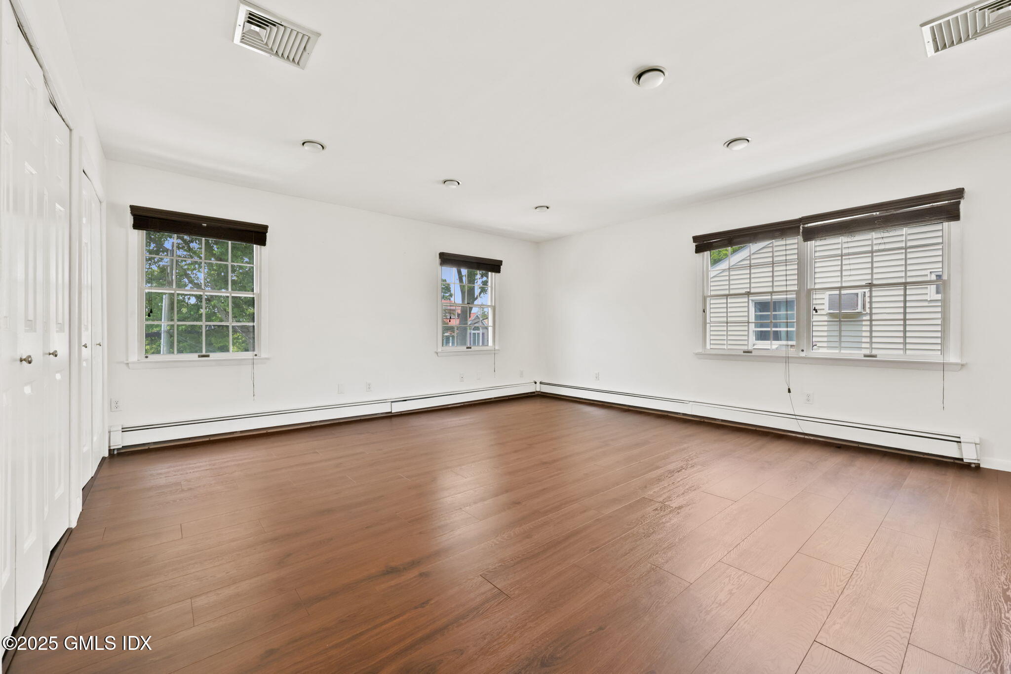 Greenwich, Connecticut 06831, United States, 4 Bedrooms Bedrooms, ,3 BathroomsBathrooms,Residential,Active,175834