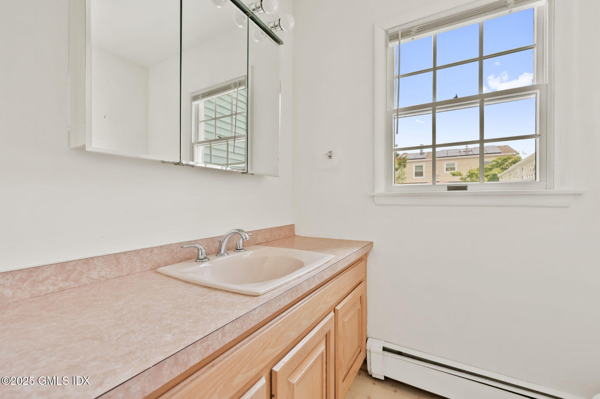 Greenwich, Connecticut 06831, United States, 4 Bedrooms Bedrooms, ,3 BathroomsBathrooms,Residential,Active,175834