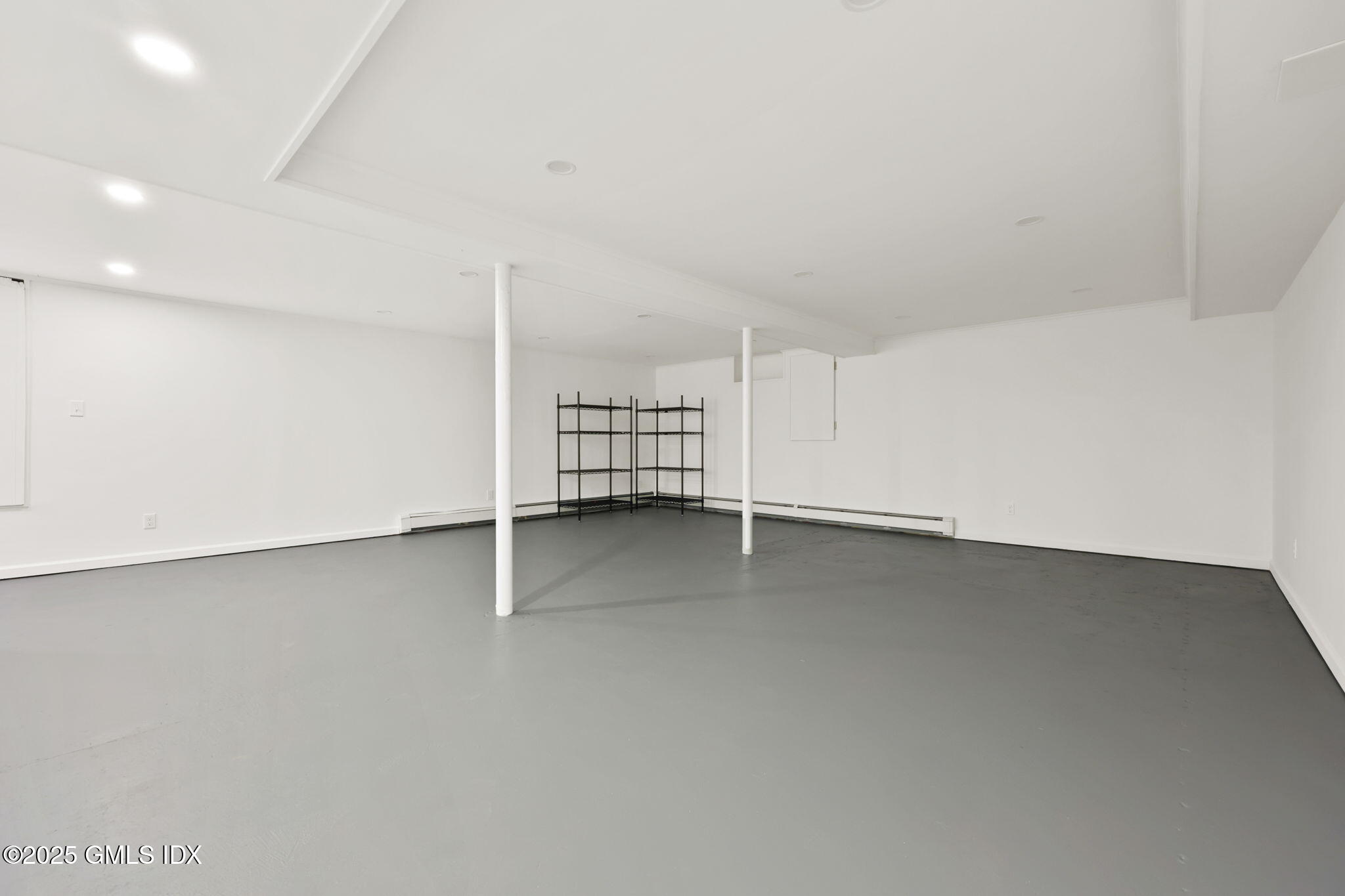 Greenwich, Connecticut 06831, United States, 4 Bedrooms Bedrooms, ,3 BathroomsBathrooms,Residential,Active,175834