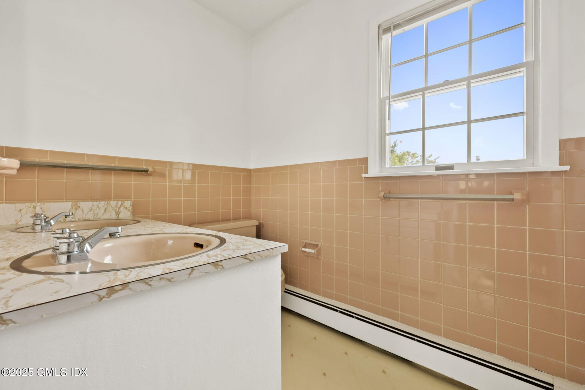 Greenwich, Connecticut 06831, United States, 4 Bedrooms Bedrooms, ,3 BathroomsBathrooms,Residential,Active,175834