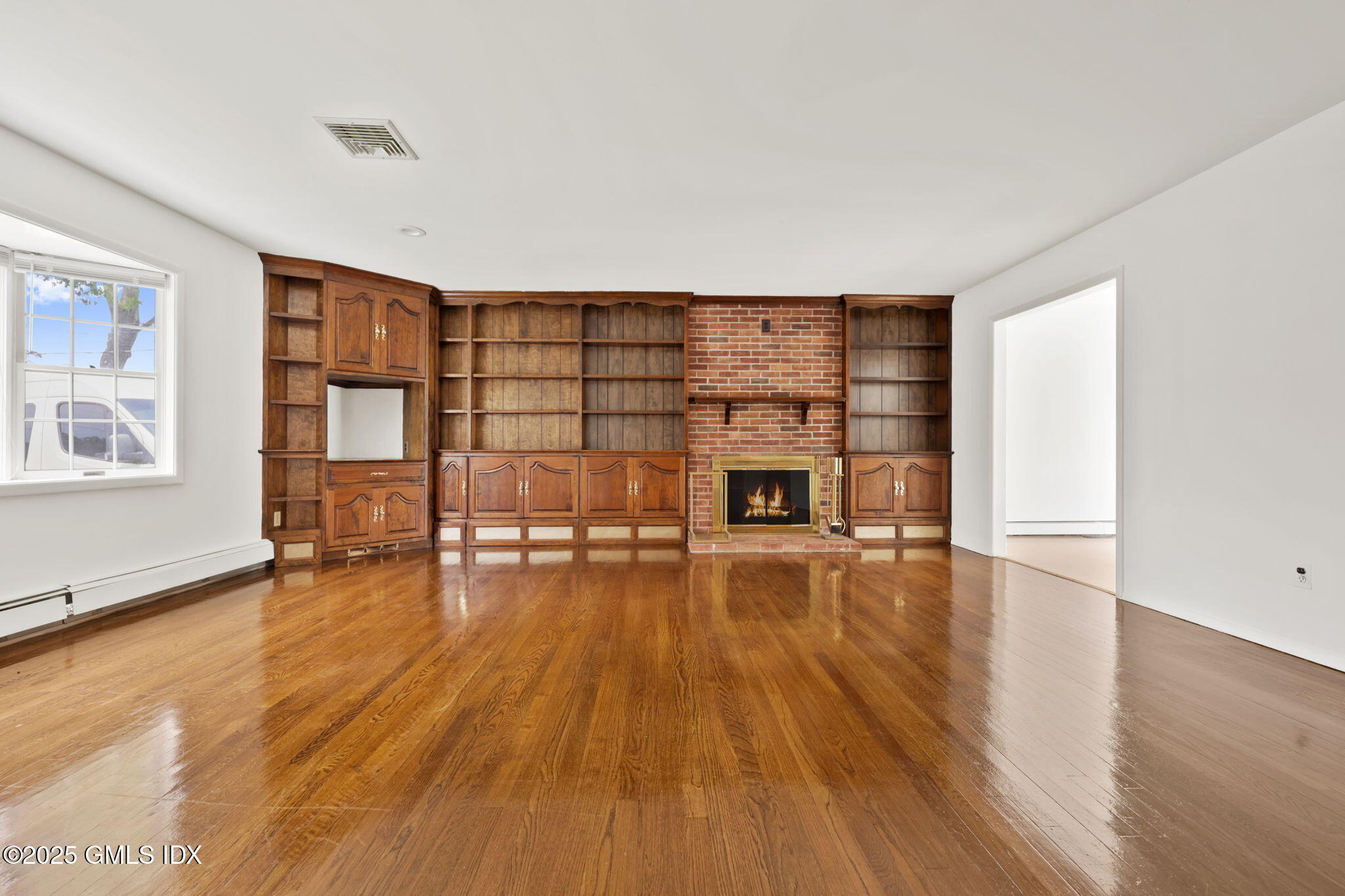 Greenwich, Connecticut 06831, United States, 4 Bedrooms Bedrooms, ,3 BathroomsBathrooms,Residential,Active,175834