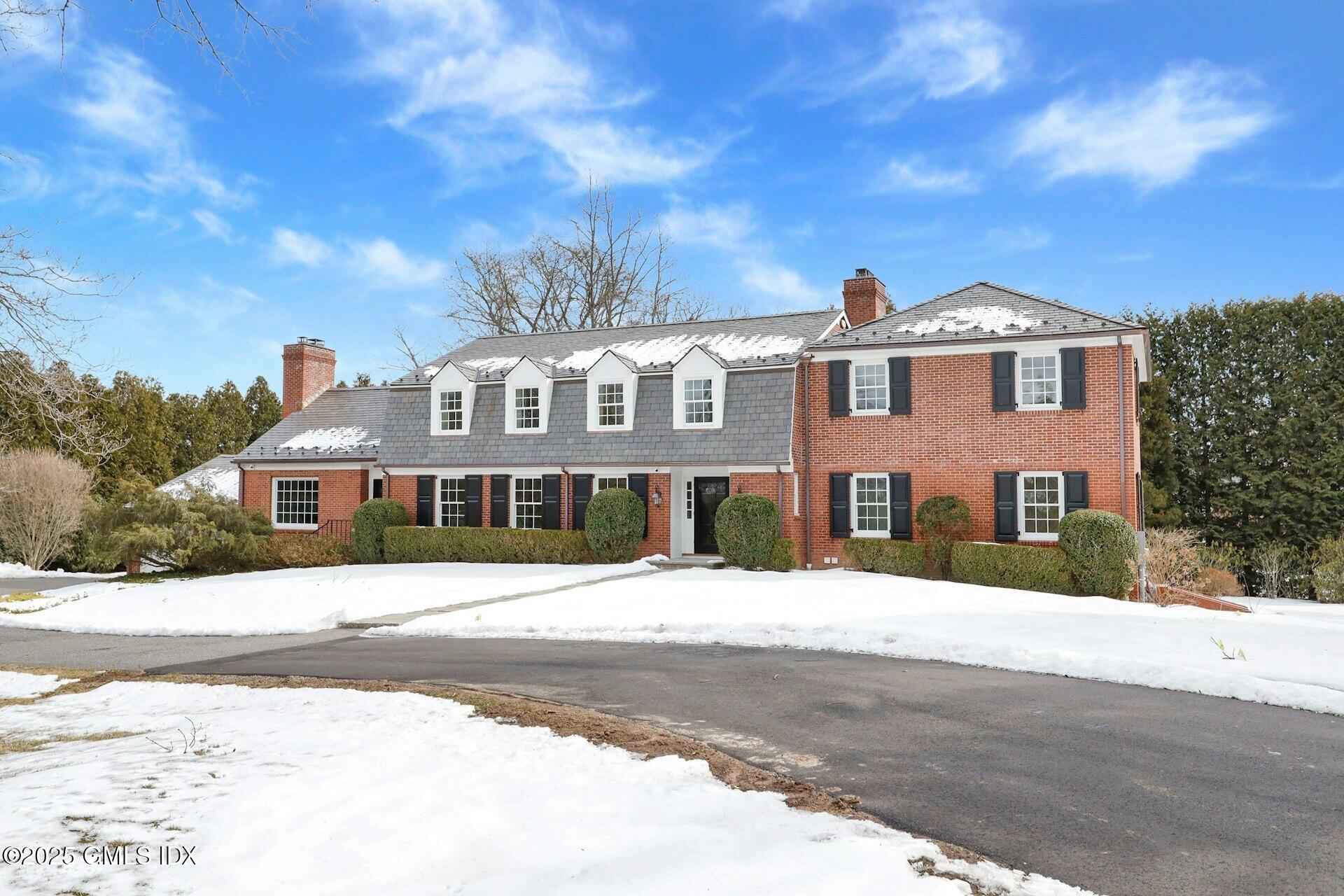 7 Deer Lane, Greenwich, Connecticut - 5 Bedrooms  
5.5 Bathrooms - 