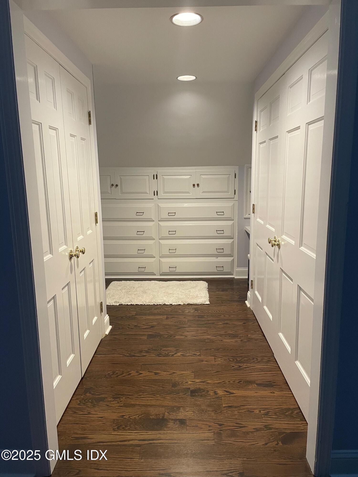 Stamford, Connecticut 06902, United States, 4 Bedrooms Bedrooms, ,4 BathroomsBathrooms,Residential,Active,197271