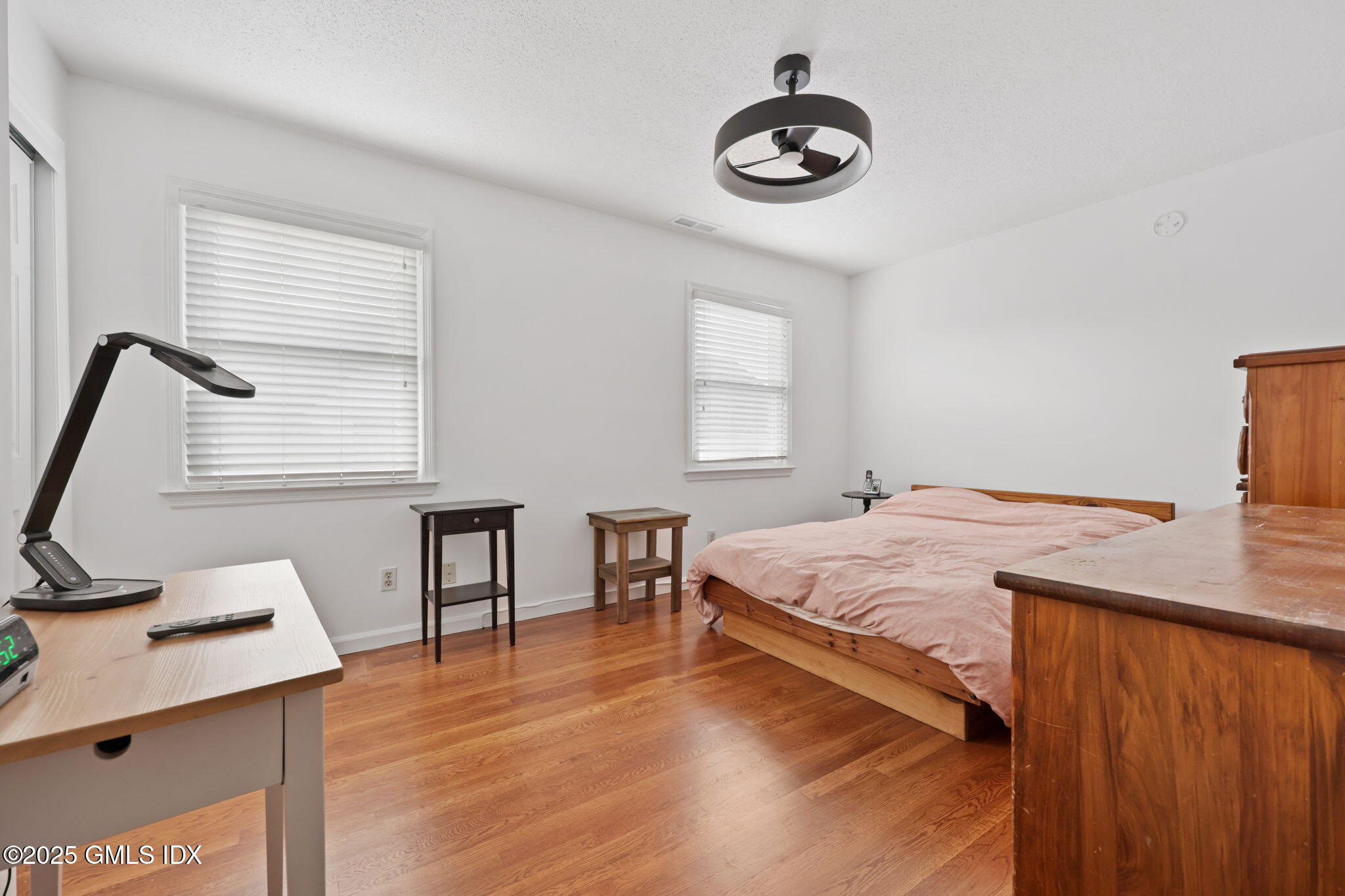 Greenwich, Connecticut 06830, United States, 2 Bedrooms Bedrooms, ,2 BathroomsBathrooms,Residential,Active,255252