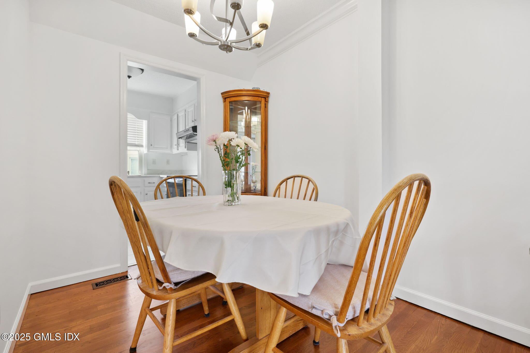 Greenwich, Connecticut 06830, United States, 2 Bedrooms Bedrooms, ,2 BathroomsBathrooms,Residential,Active,255252