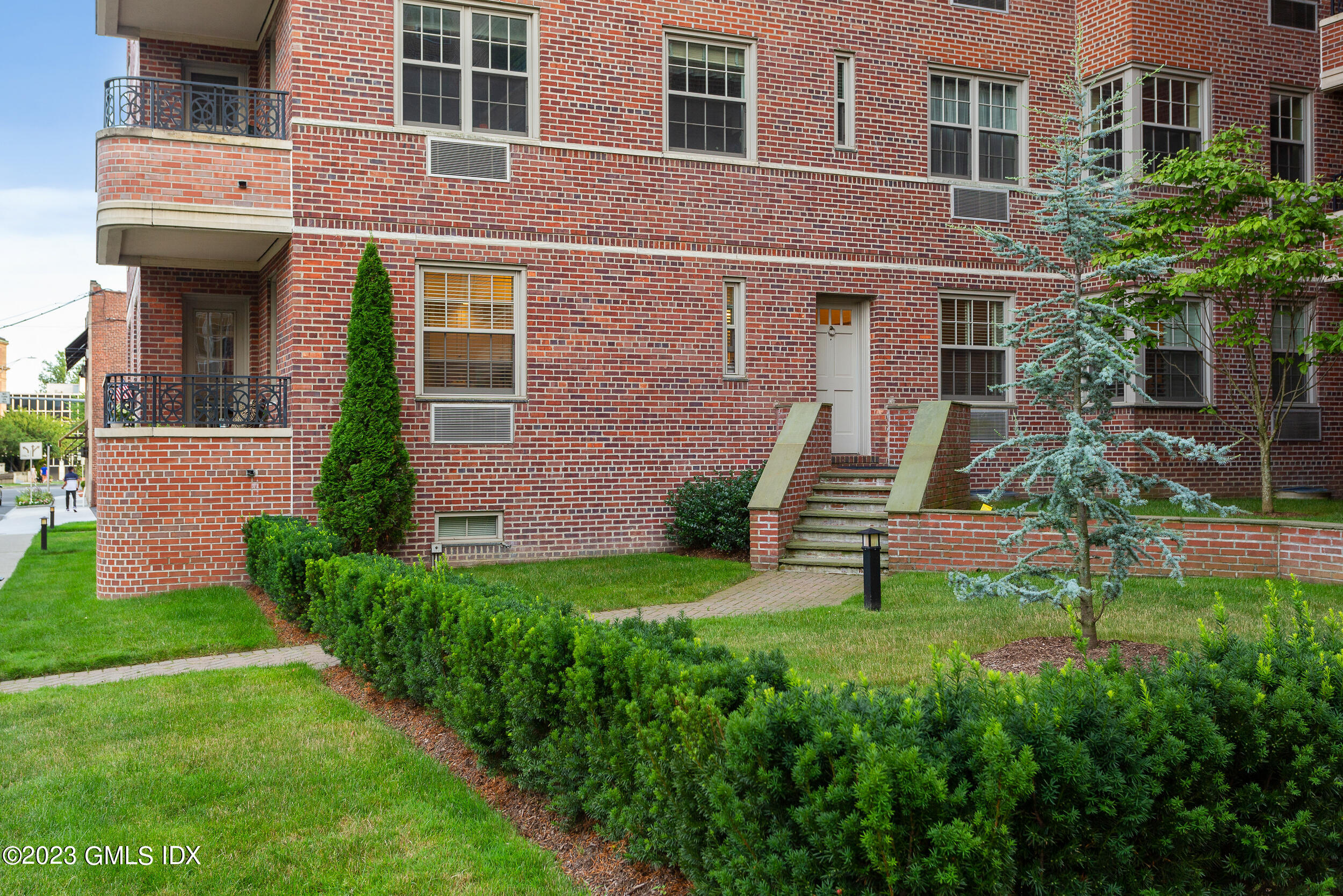 Rental Property at 20 Church Street, Greenwich, Connecticut - Bedrooms: 2 
Bathrooms: 2  - $9,250 MO.