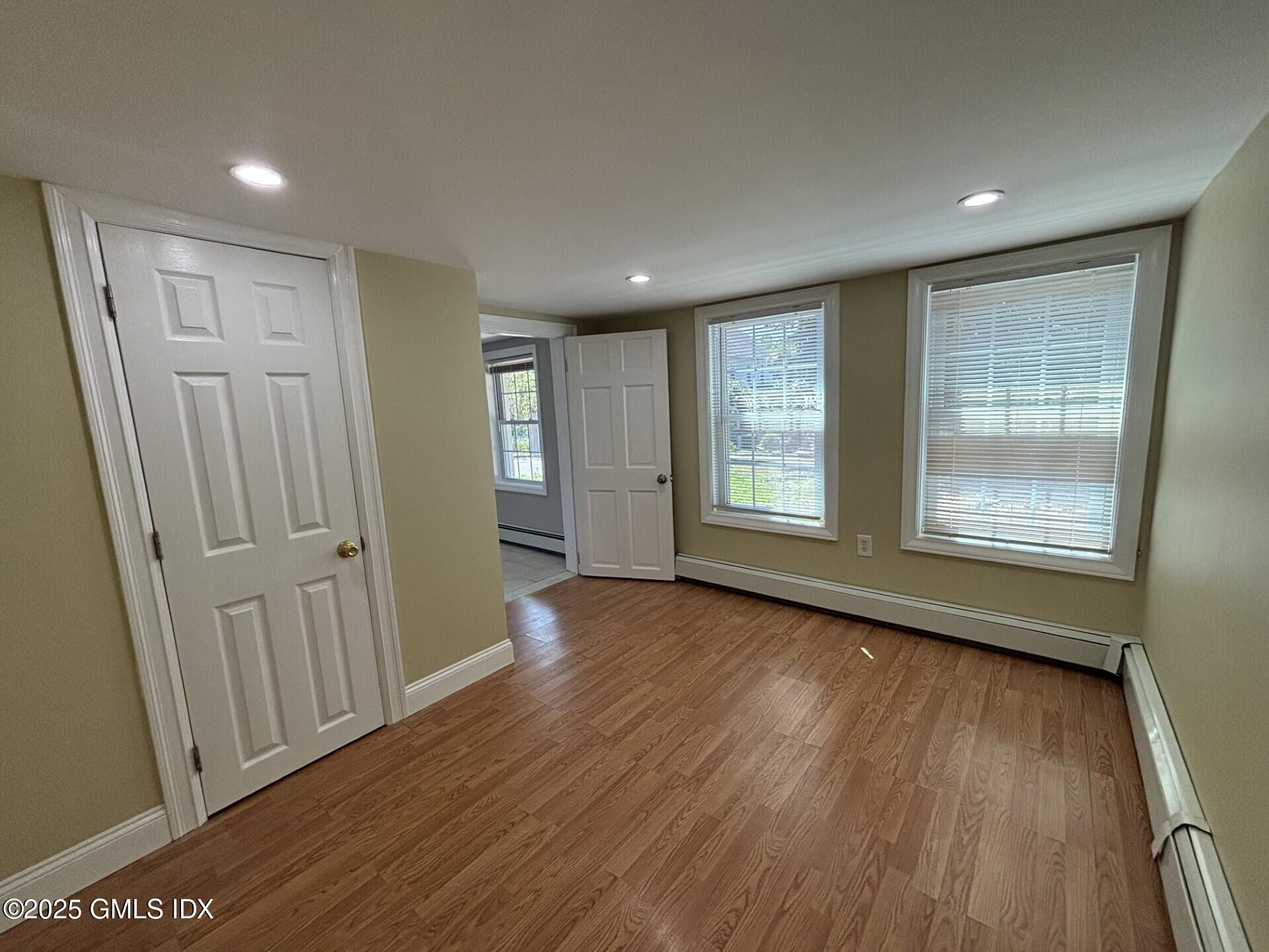 Greenwich, Connecticut 06831, United States, 2 Bedrooms Bedrooms, ,1 BathroomBathrooms,Residential,Active,186177