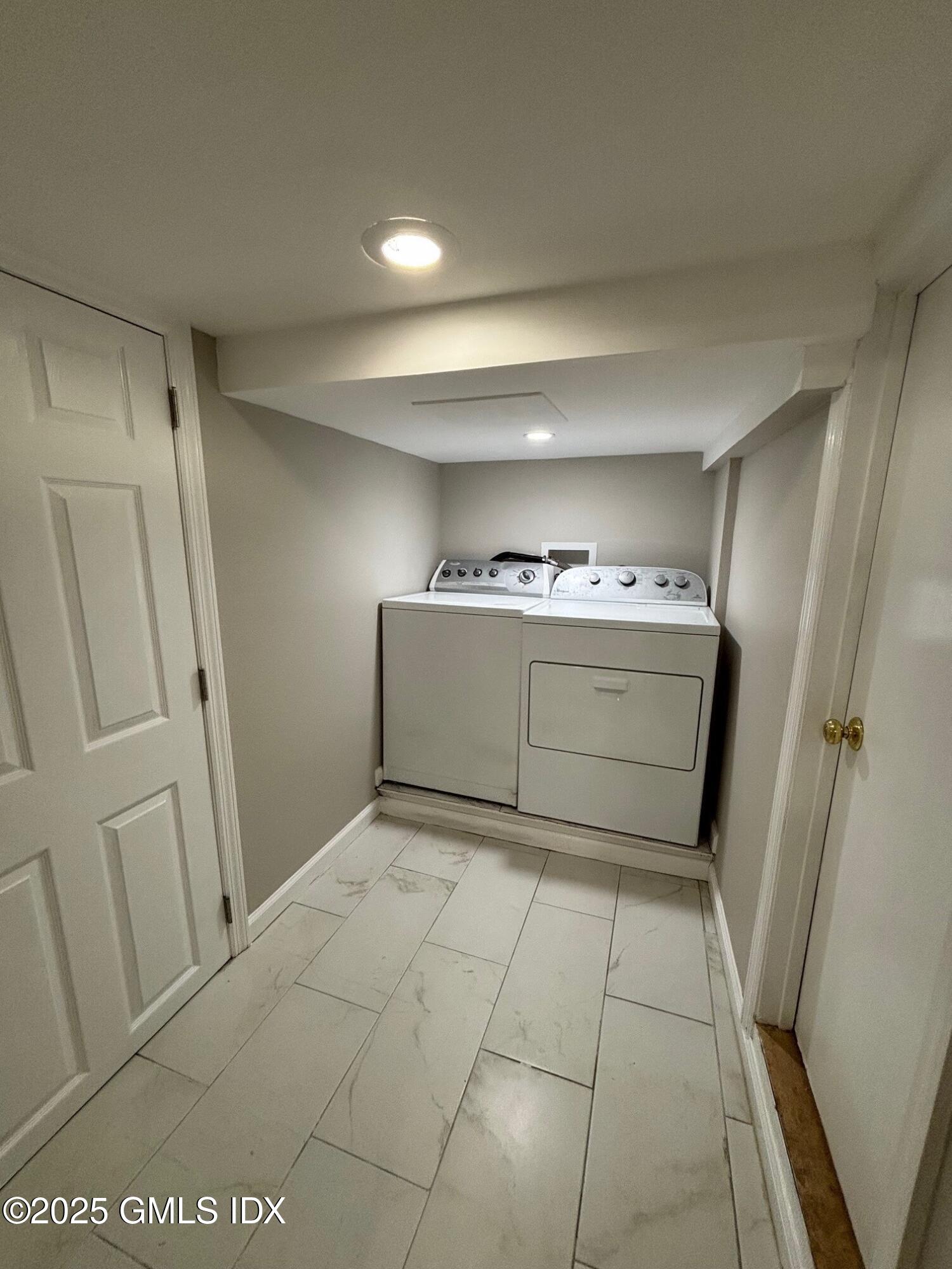 Greenwich, Connecticut 06831, United States, 2 Bedrooms Bedrooms, ,1 BathroomBathrooms,Residential,Active,186177