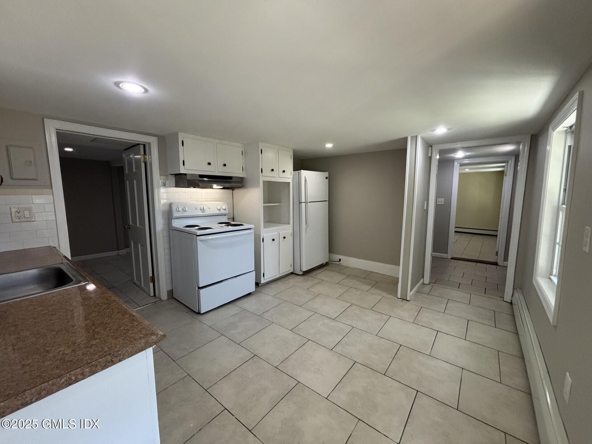 Greenwich, Connecticut 06831, United States, 2 Bedrooms Bedrooms, ,1 BathroomBathrooms,Residential,Active,186177