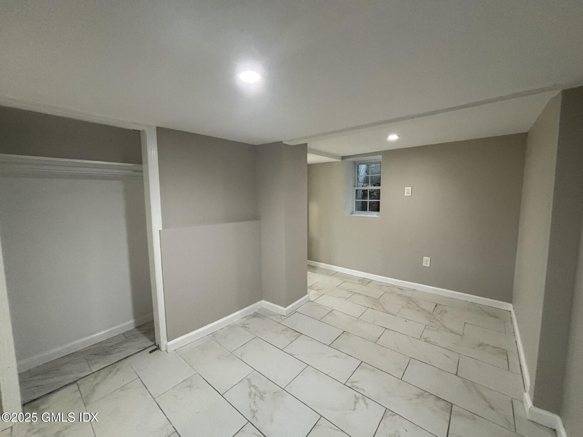 Greenwich, Connecticut 06831, United States, 2 Bedrooms Bedrooms, ,1 BathroomBathrooms,Residential,Active,186177