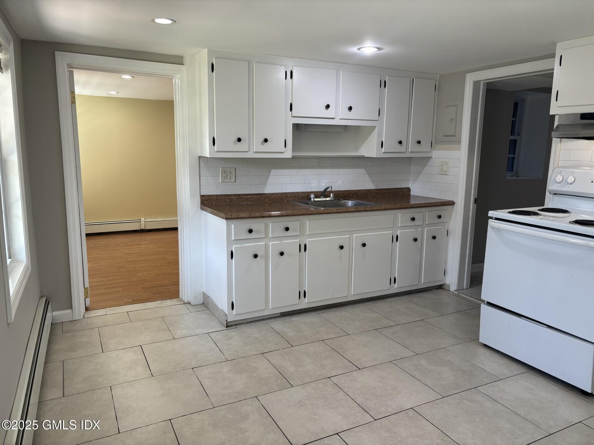 Greenwich, Connecticut 06831, United States, 2 Bedrooms Bedrooms, ,1 BathroomBathrooms,Residential,Active,186177