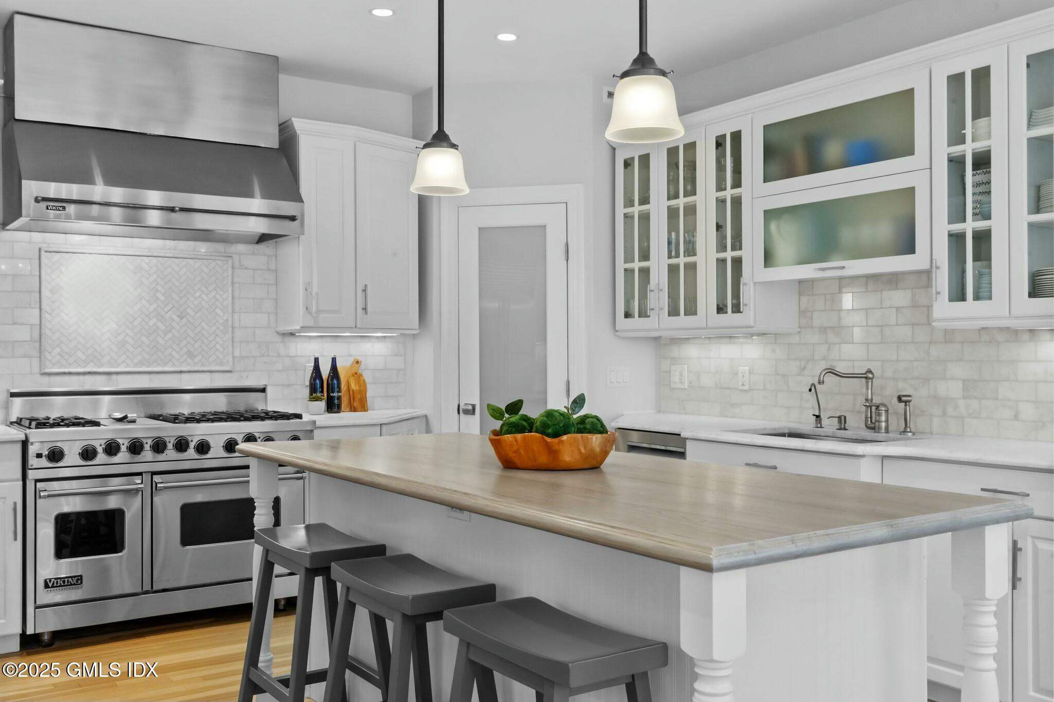 Old Greenwich, Connecticut 06870, United States, 7 Bedrooms Bedrooms, ,7 BathroomsBathrooms,Residential,Pending,109899