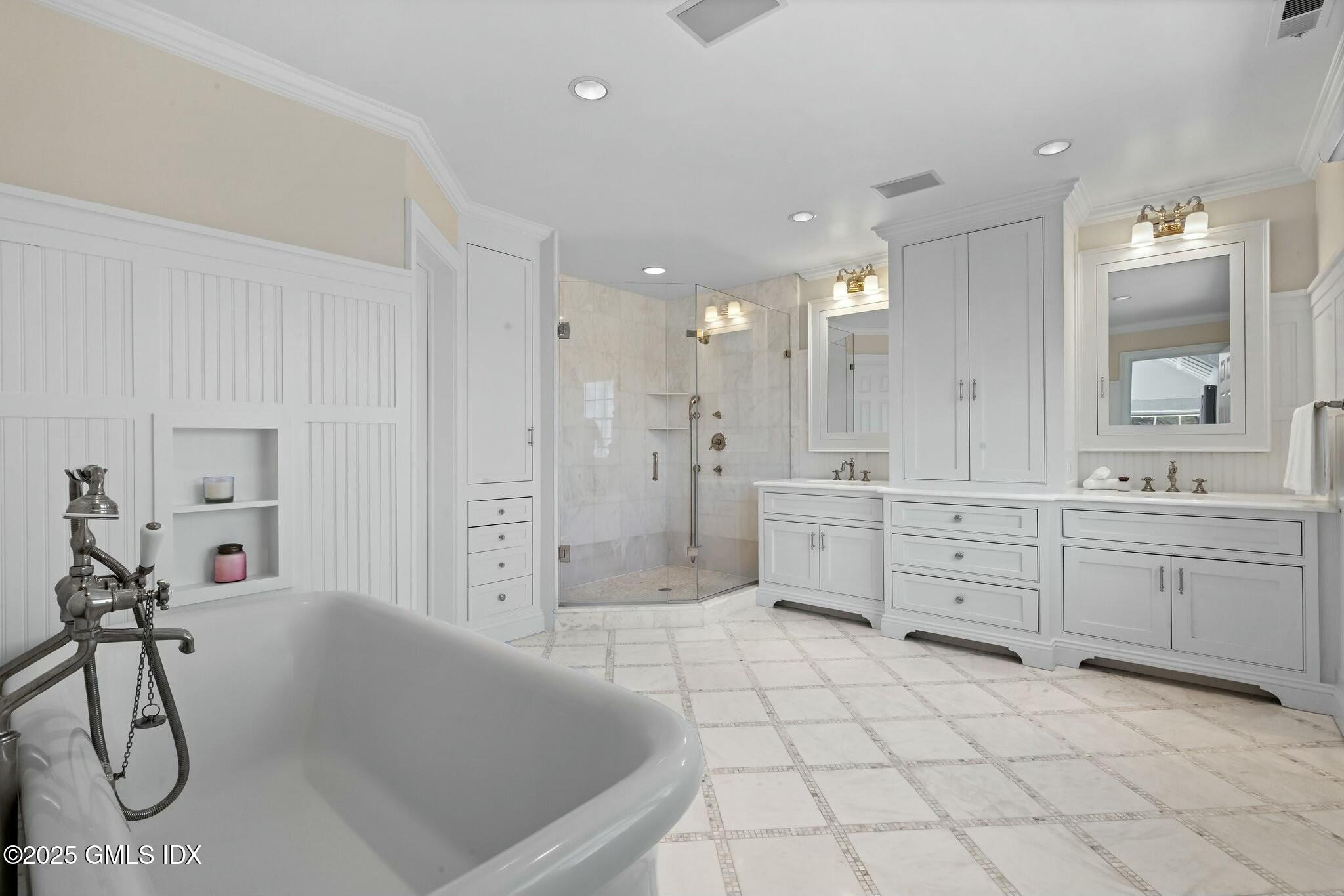 Old Greenwich, Connecticut 06870, United States, 7 Bedrooms Bedrooms, ,7 BathroomsBathrooms,Residential,Pending,109899