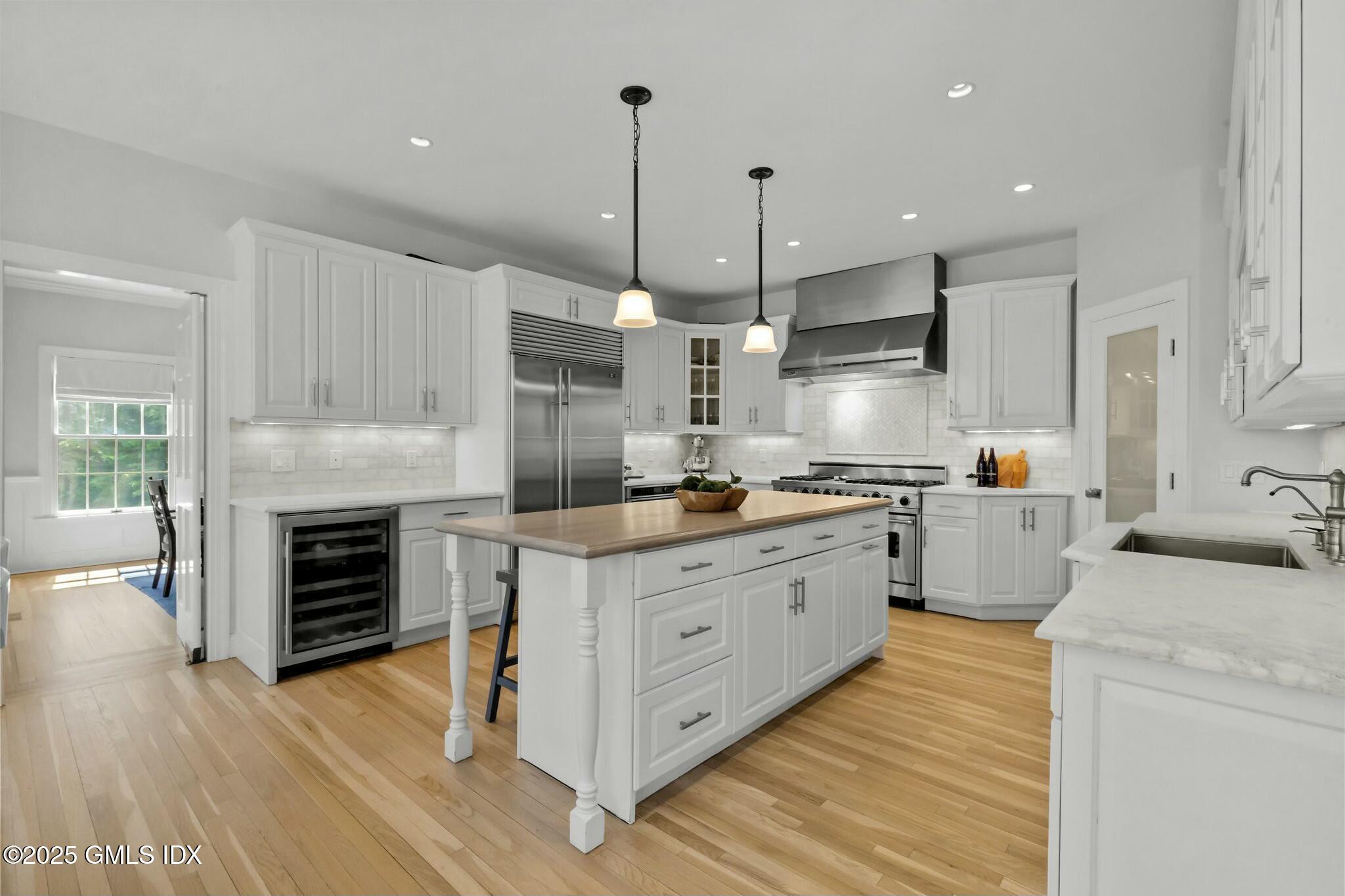 Old Greenwich, Connecticut 06870, United States, 7 Bedrooms Bedrooms, ,7 BathroomsBathrooms,Residential,Pending,109899