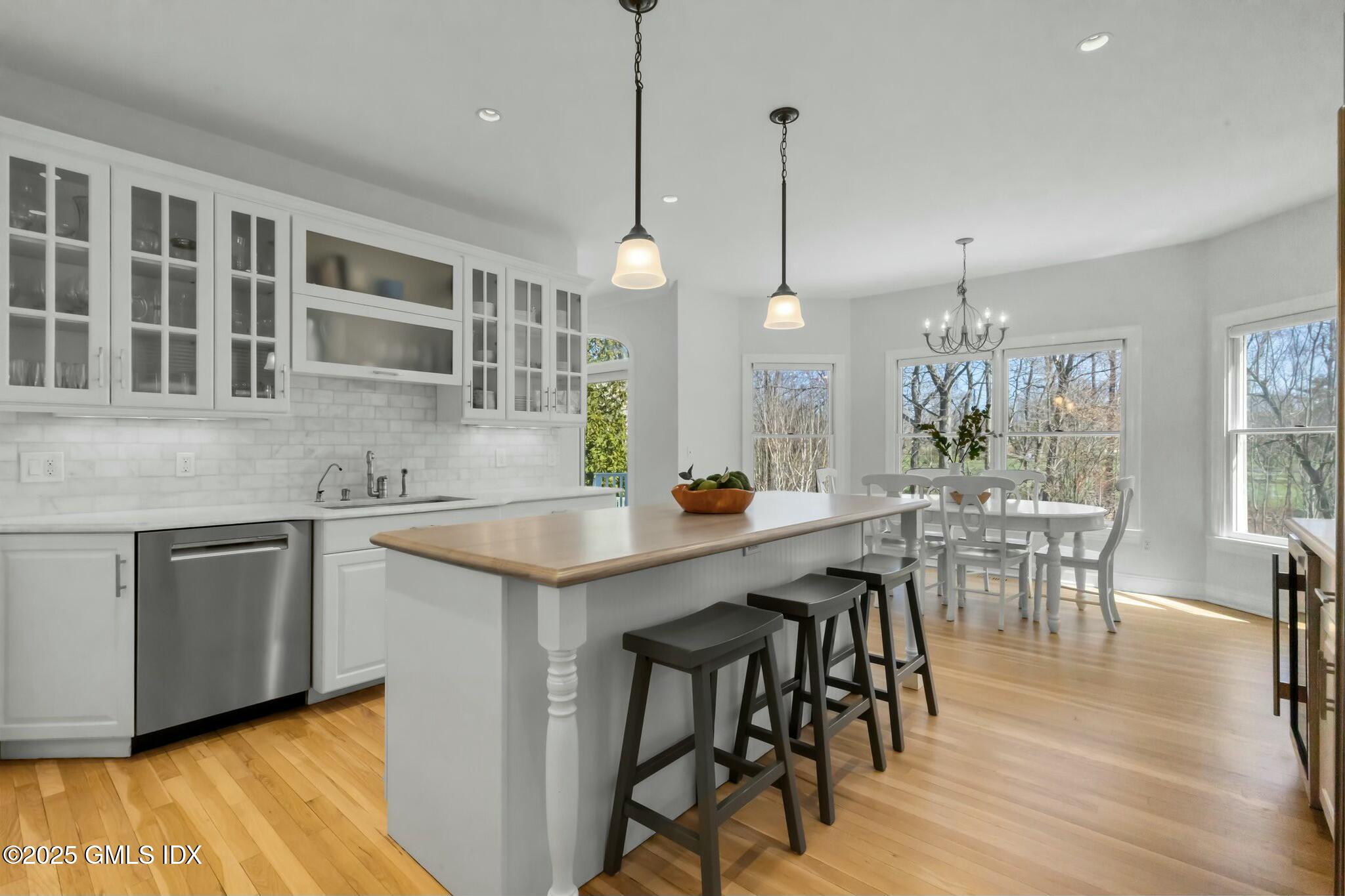 Old Greenwich, Connecticut 06870, United States, 7 Bedrooms Bedrooms, ,7 BathroomsBathrooms,Residential,Pending,109899