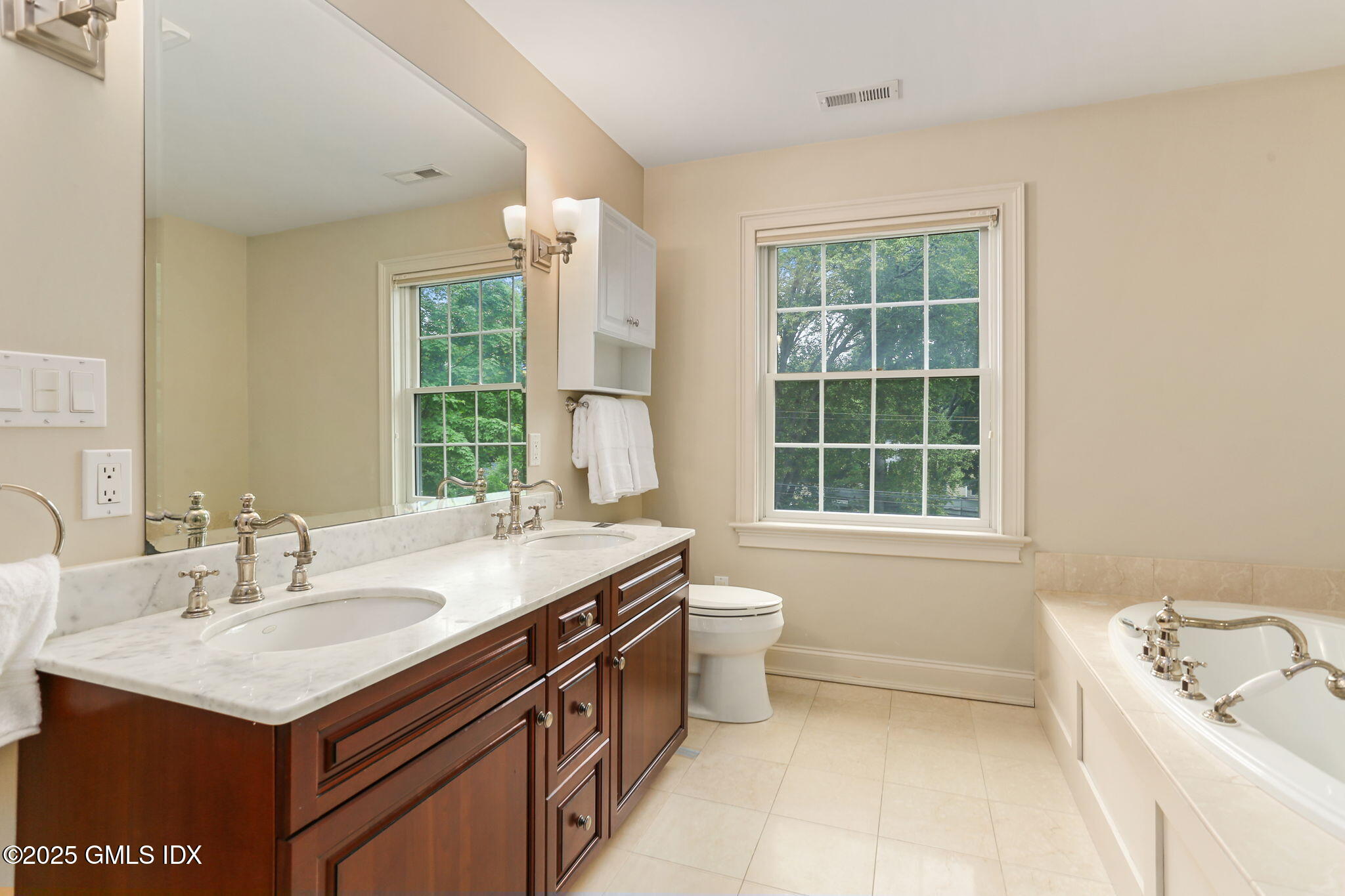 Old Greenwich, Connecticut 06870, United States, 4 Bedrooms Bedrooms, ,5 BathroomsBathrooms,Residential,Active,177908