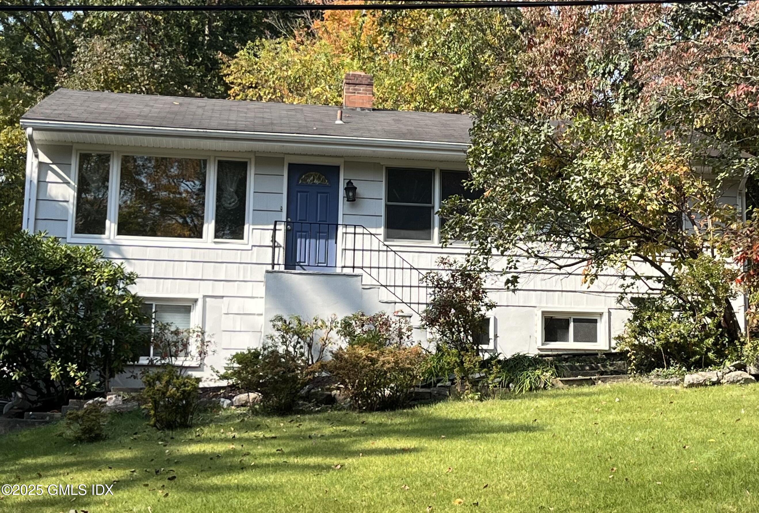 Rental Property at 400 Valley Road, Cos Cob, Connecticut - Bedrooms: 3 
Bathrooms: 2  - $6,500 MO.