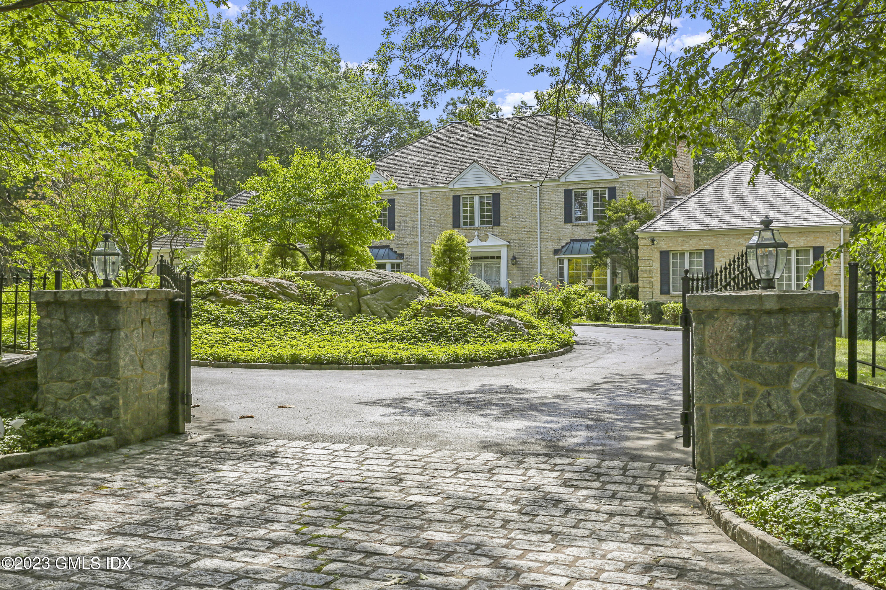 4 Mountain Laurel Drive, Greenwich, Connecticut - 6 Bedrooms  
7.5 Bathrooms - 