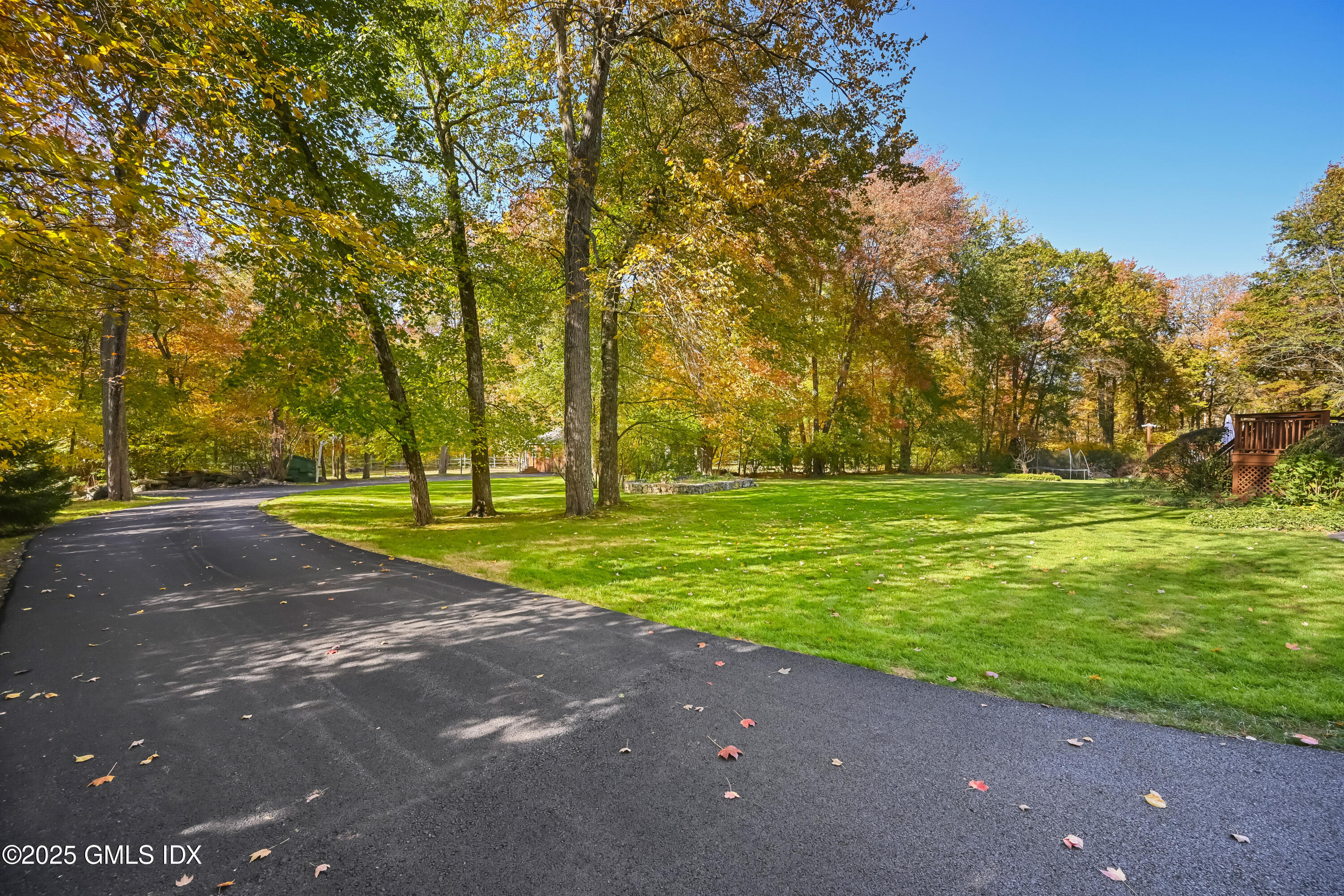 Greenwich, Connecticut 06831, United States, 4 Bedrooms Bedrooms, ,5 BathroomsBathrooms,Residential,Active,232764