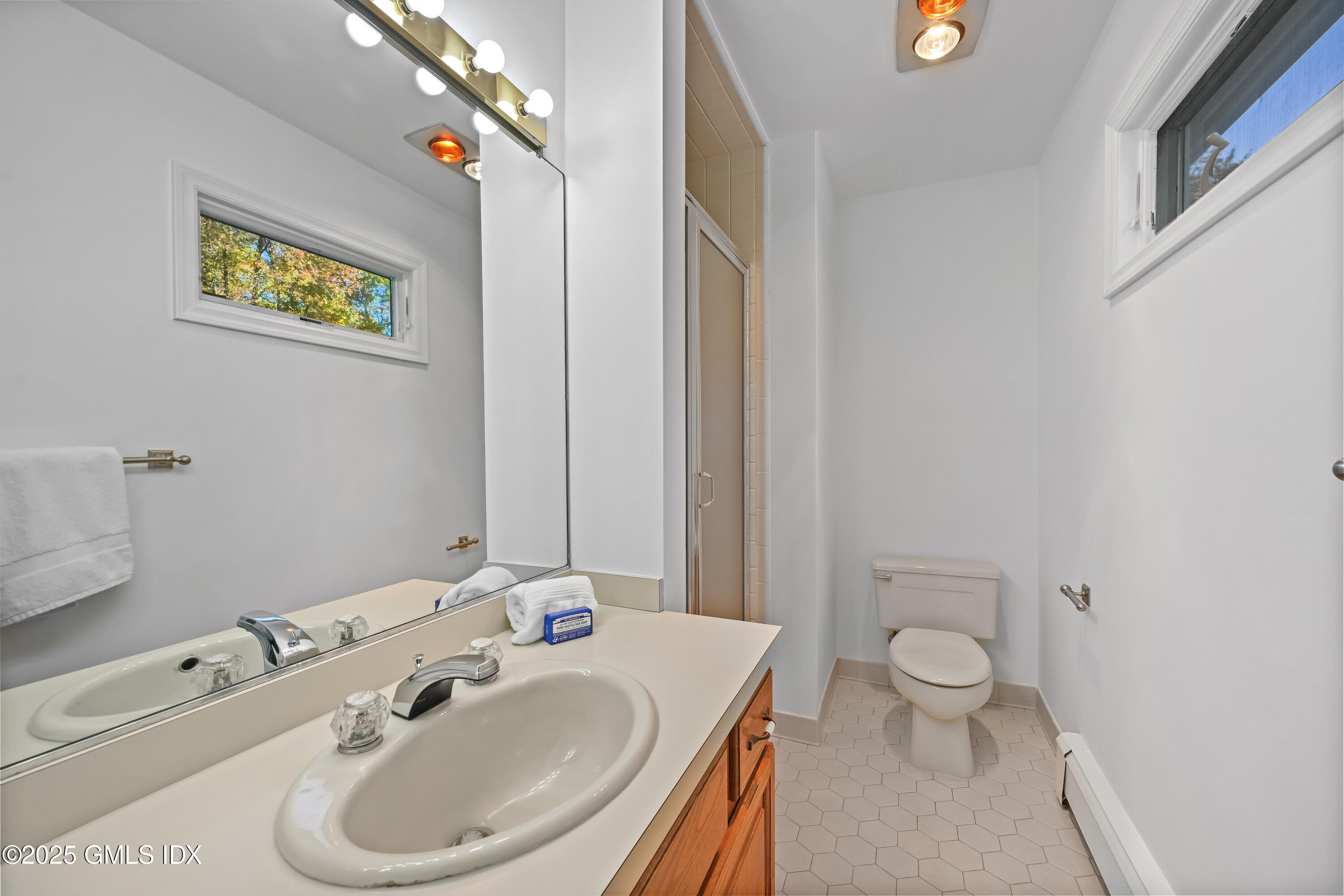 Greenwich, Connecticut 06831, United States, 4 Bedrooms Bedrooms, ,5 BathroomsBathrooms,Residential,Active,232764