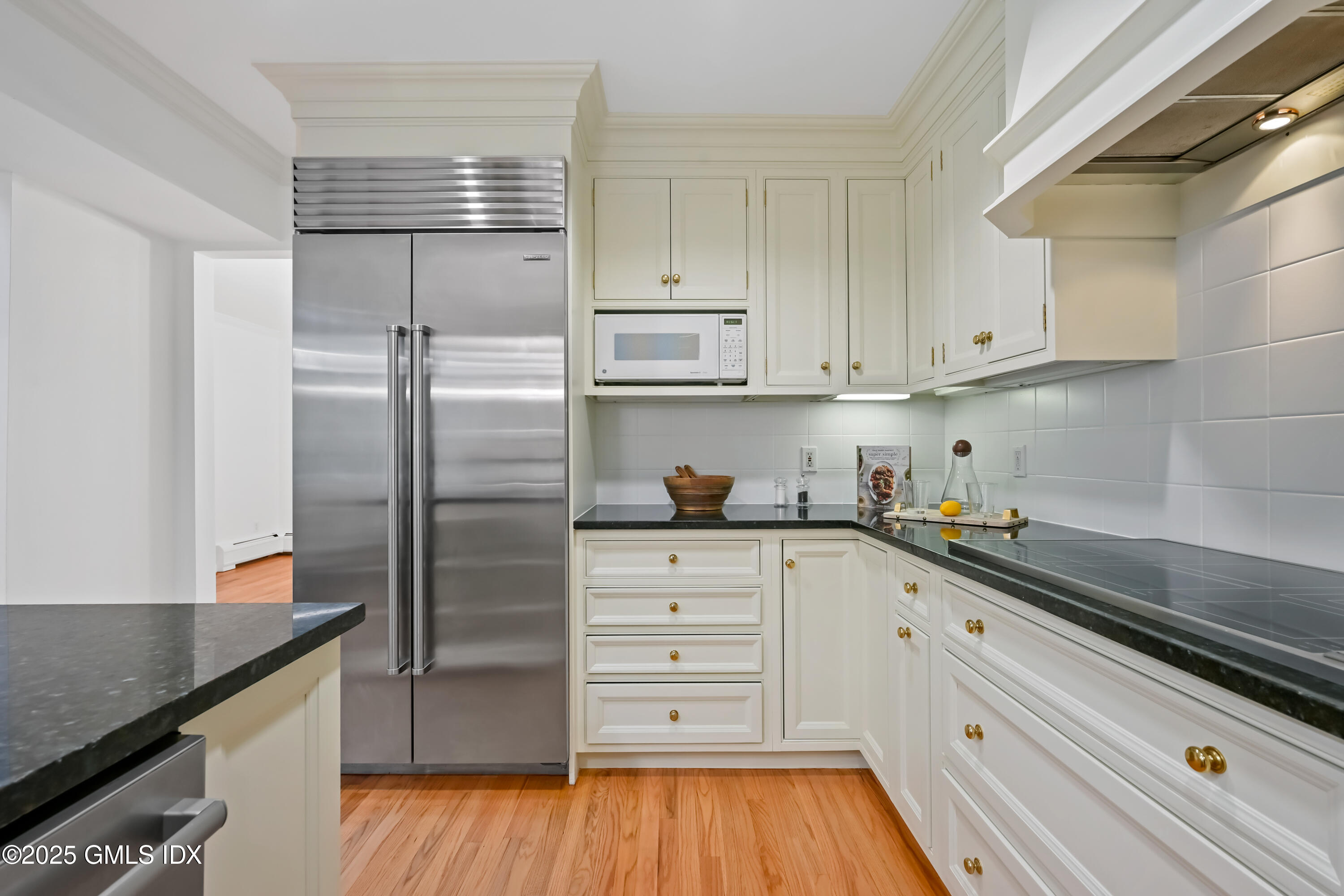 Greenwich, Connecticut 06831, United States, 4 Bedrooms Bedrooms, ,5 BathroomsBathrooms,Residential,Active,232764