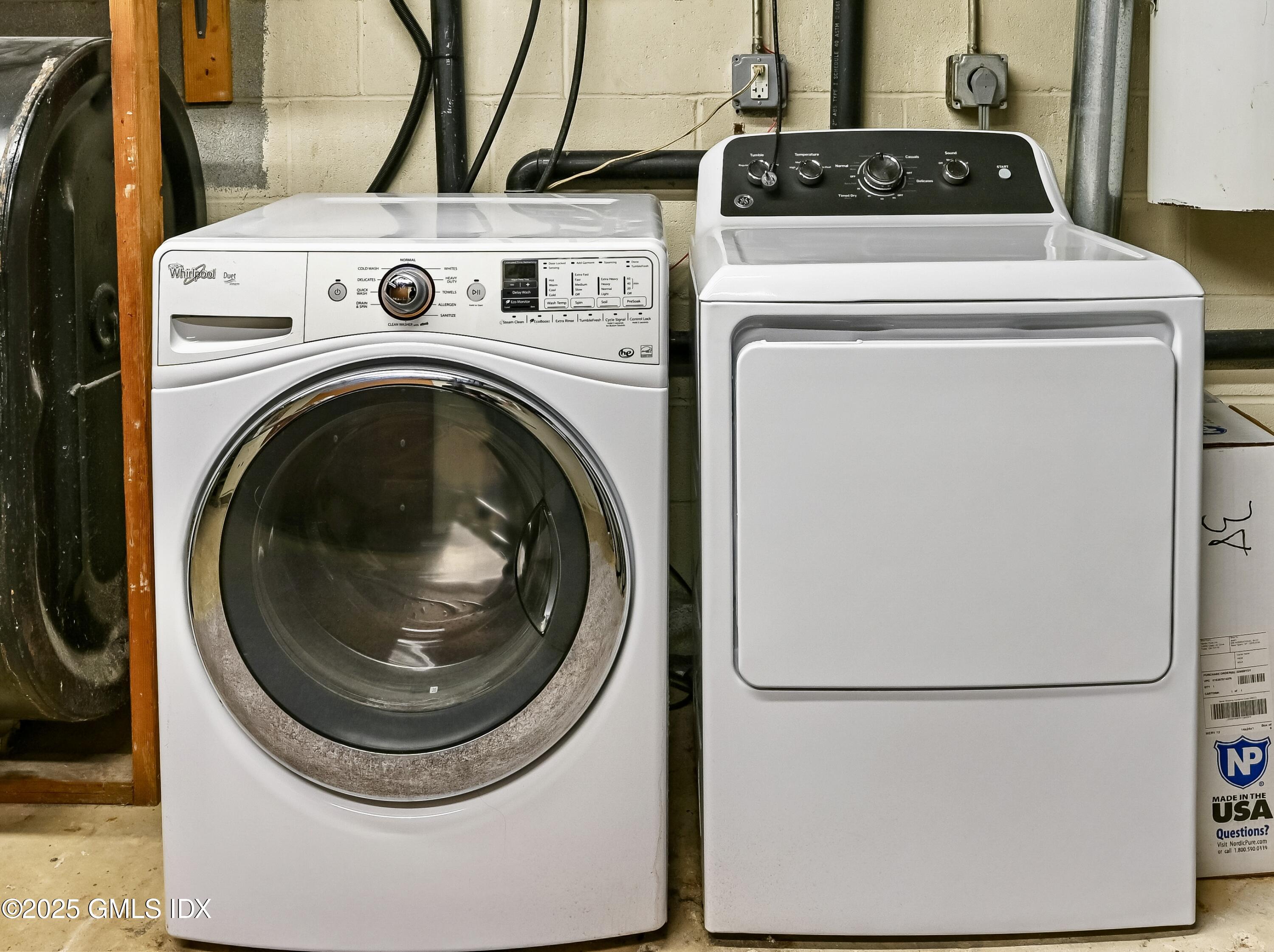 Greenwich, Connecticut 06831, United States, 4 Bedrooms Bedrooms, ,5 BathroomsBathrooms,Residential,Active,232764