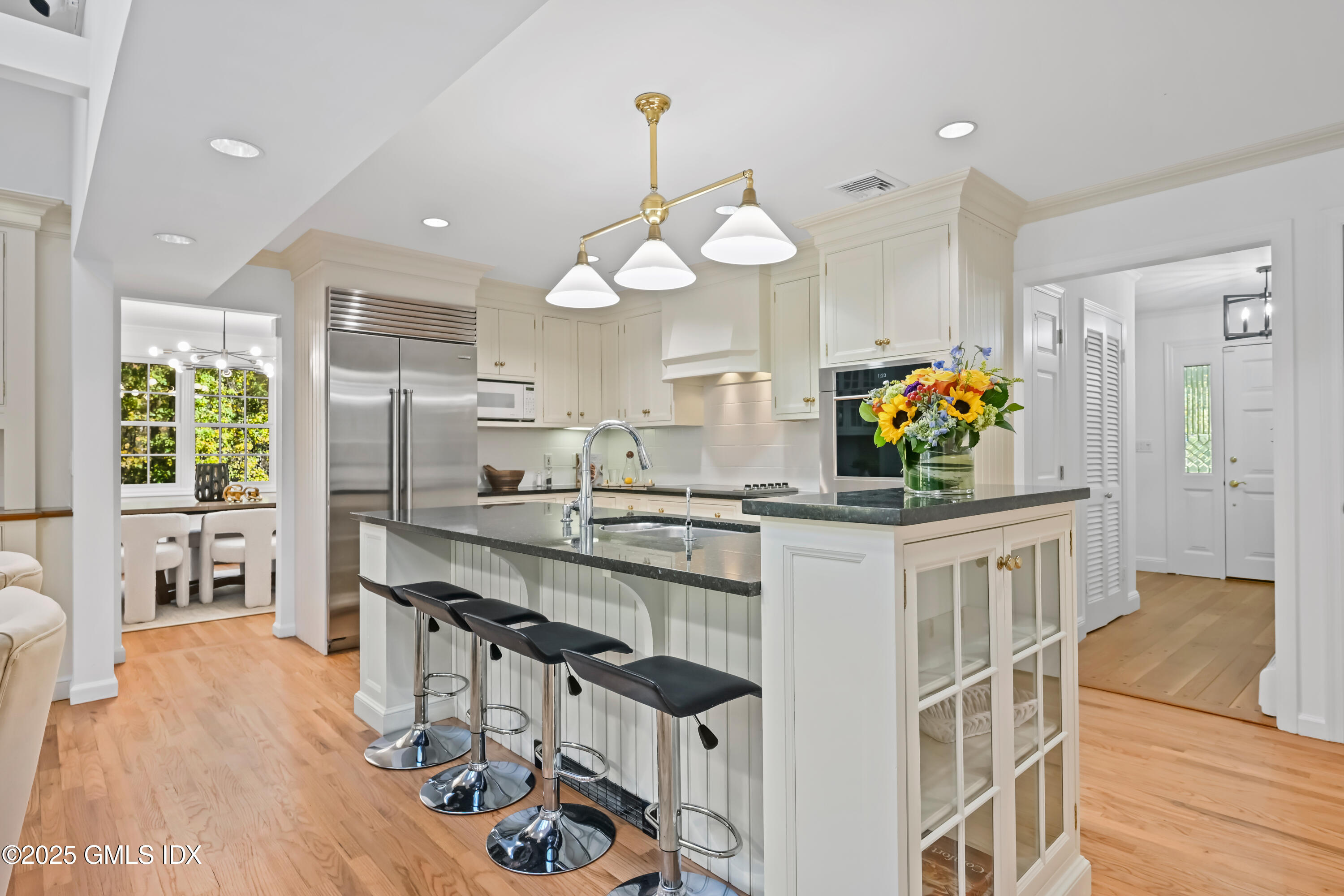 Greenwich, Connecticut 06831, United States, 4 Bedrooms Bedrooms, ,5 BathroomsBathrooms,Residential,Active,232764