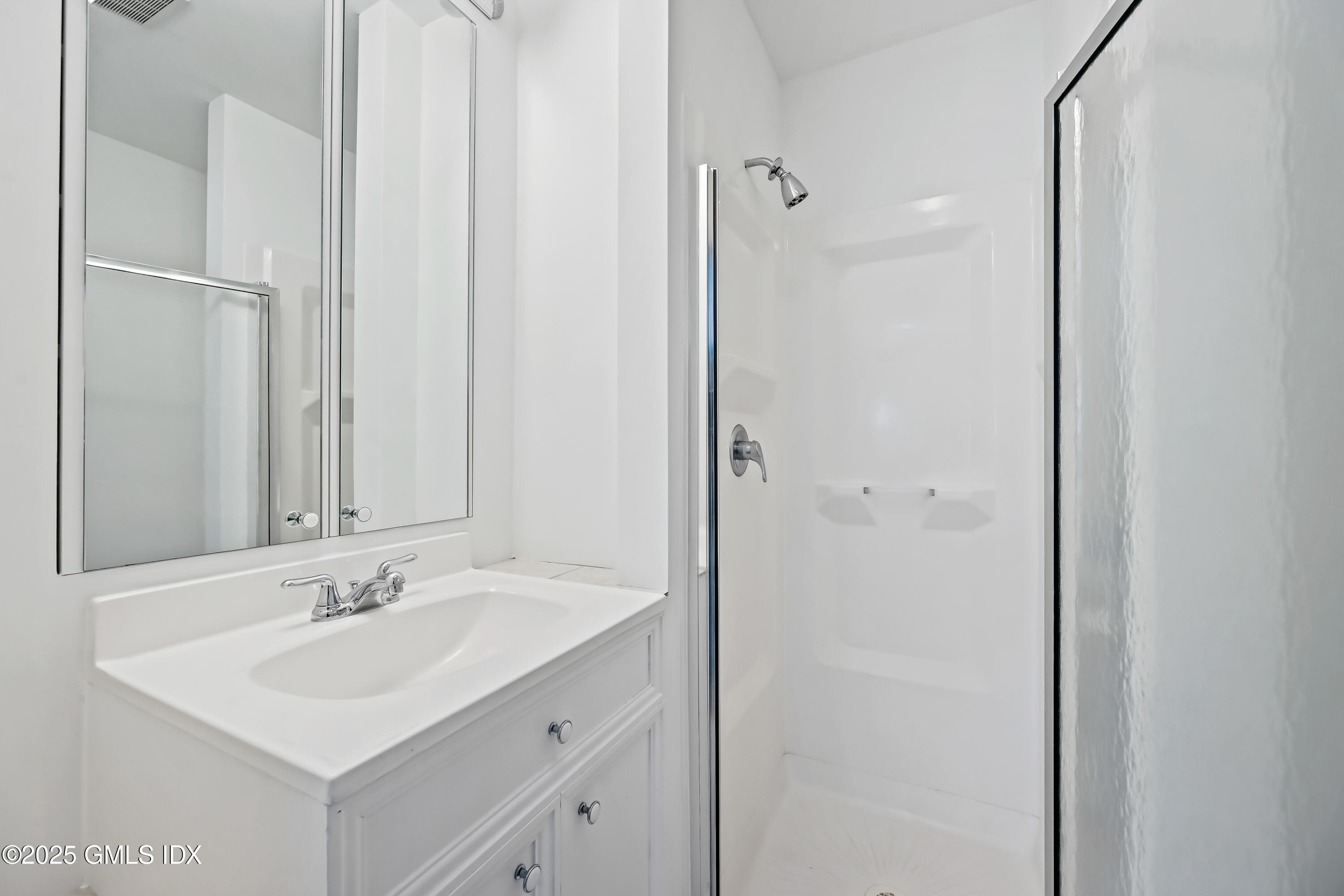 Greenwich, Connecticut 06831, United States, 4 Bedrooms Bedrooms, ,5 BathroomsBathrooms,Residential,Active,232764