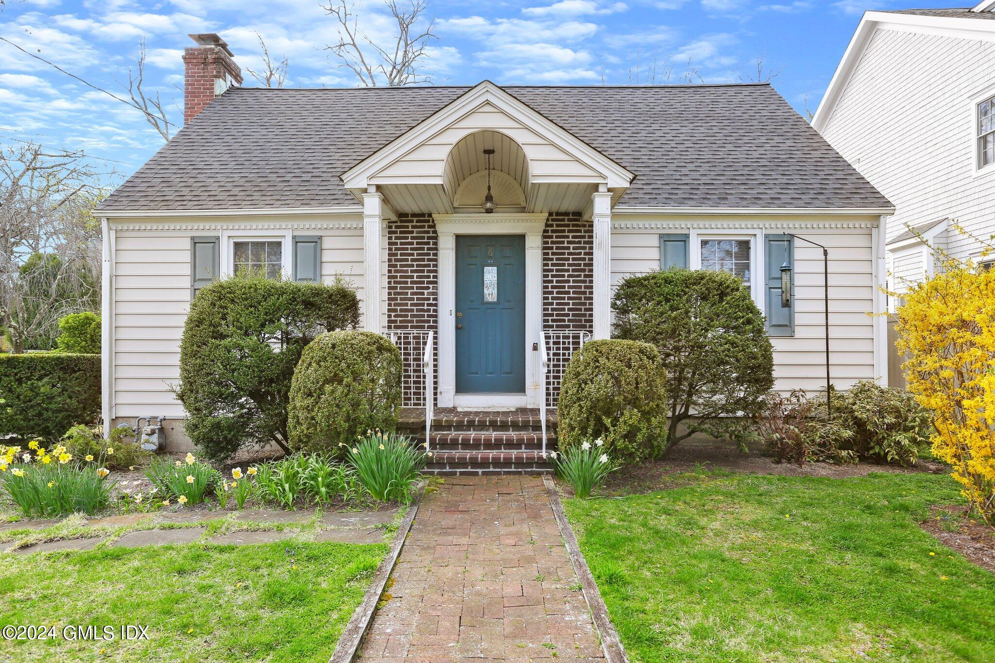 6 Center Road, Old Greenwich, Connecticut - 2 Bedrooms  
3 Bathrooms - 
