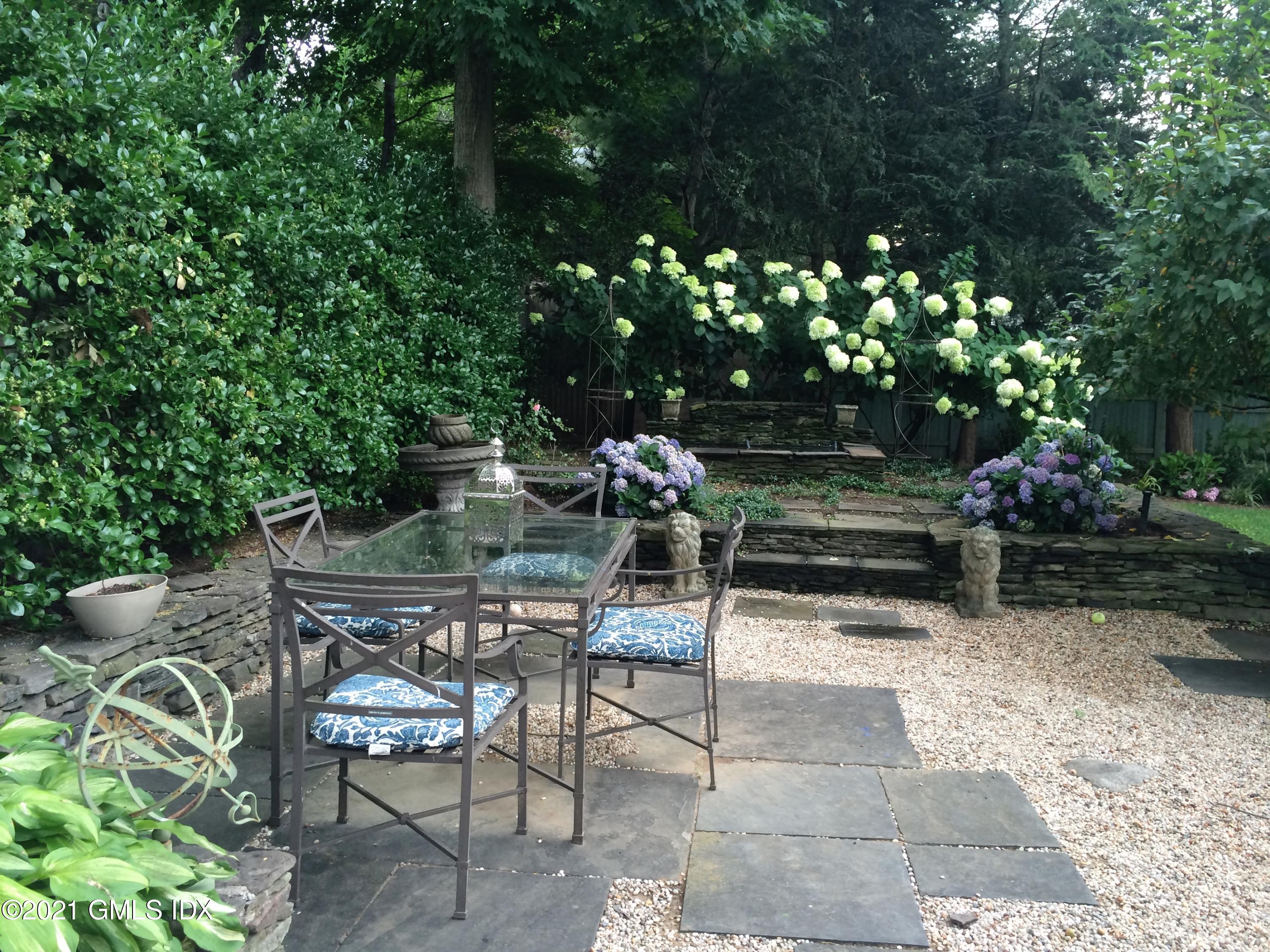 Old Greenwich, Connecticut 06870, United States, 5 Bedrooms Bedrooms, ,3 BathroomsBathrooms,Residential,Active,153815