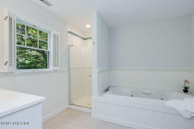 Old Greenwich, Connecticut 06870, United States, 5 Bedrooms Bedrooms, ,3 BathroomsBathrooms,Residential,Active,153815