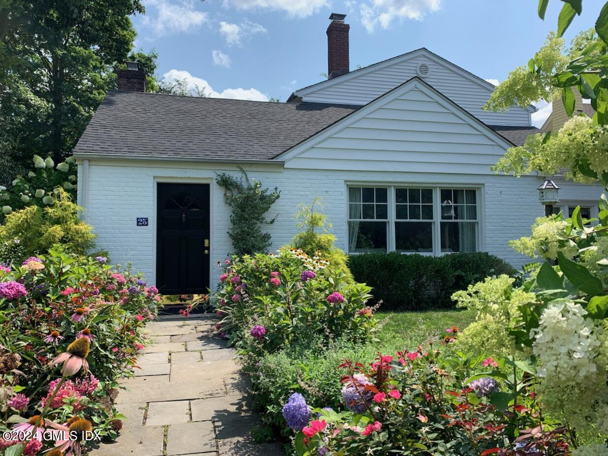 25 Arnold Street, Old Greenwich, Connecticut - 5 Bedrooms  
3 Bathrooms - 